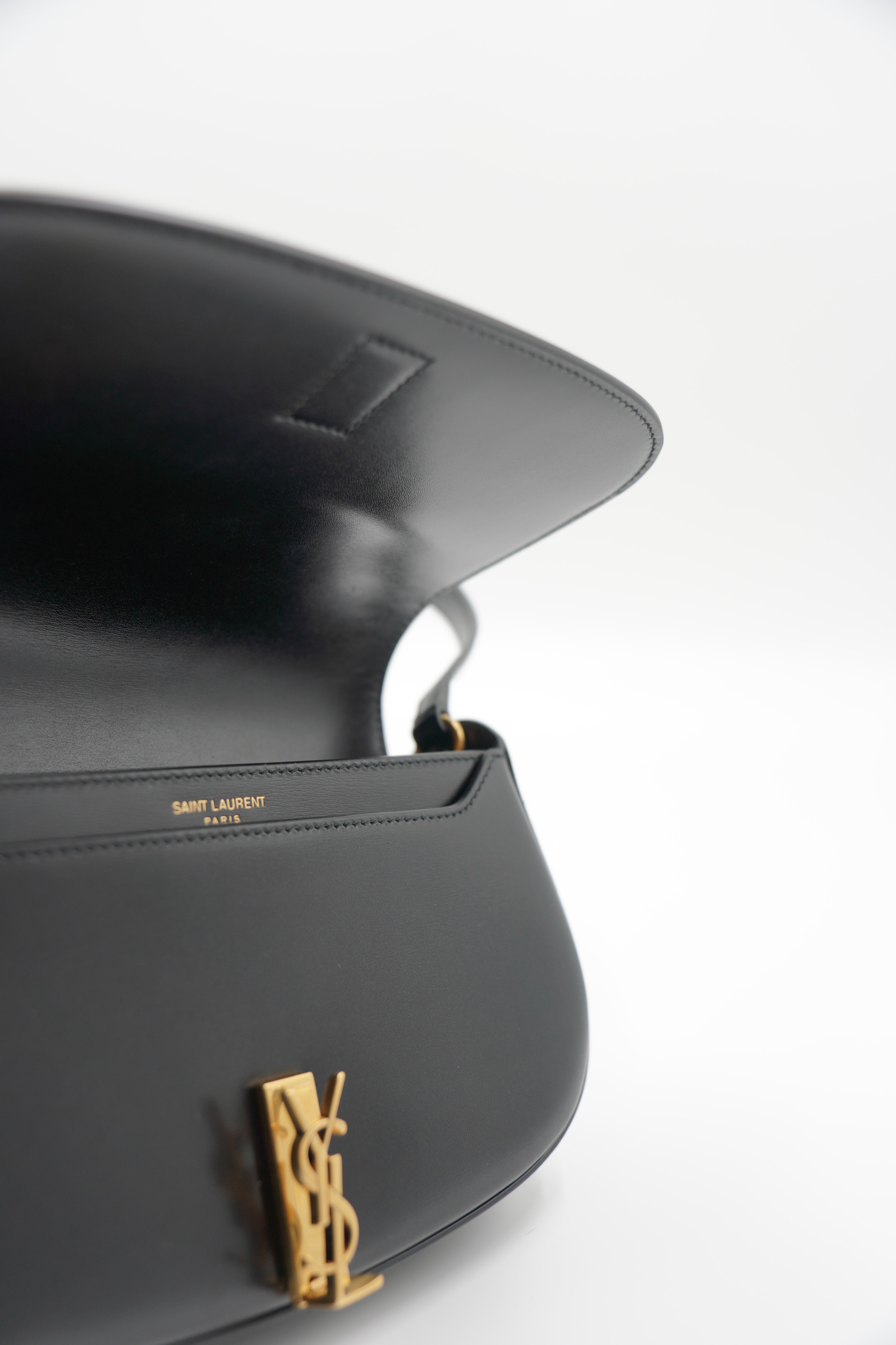 Bolso mini Voltaire de piel negra de Saint Laurent