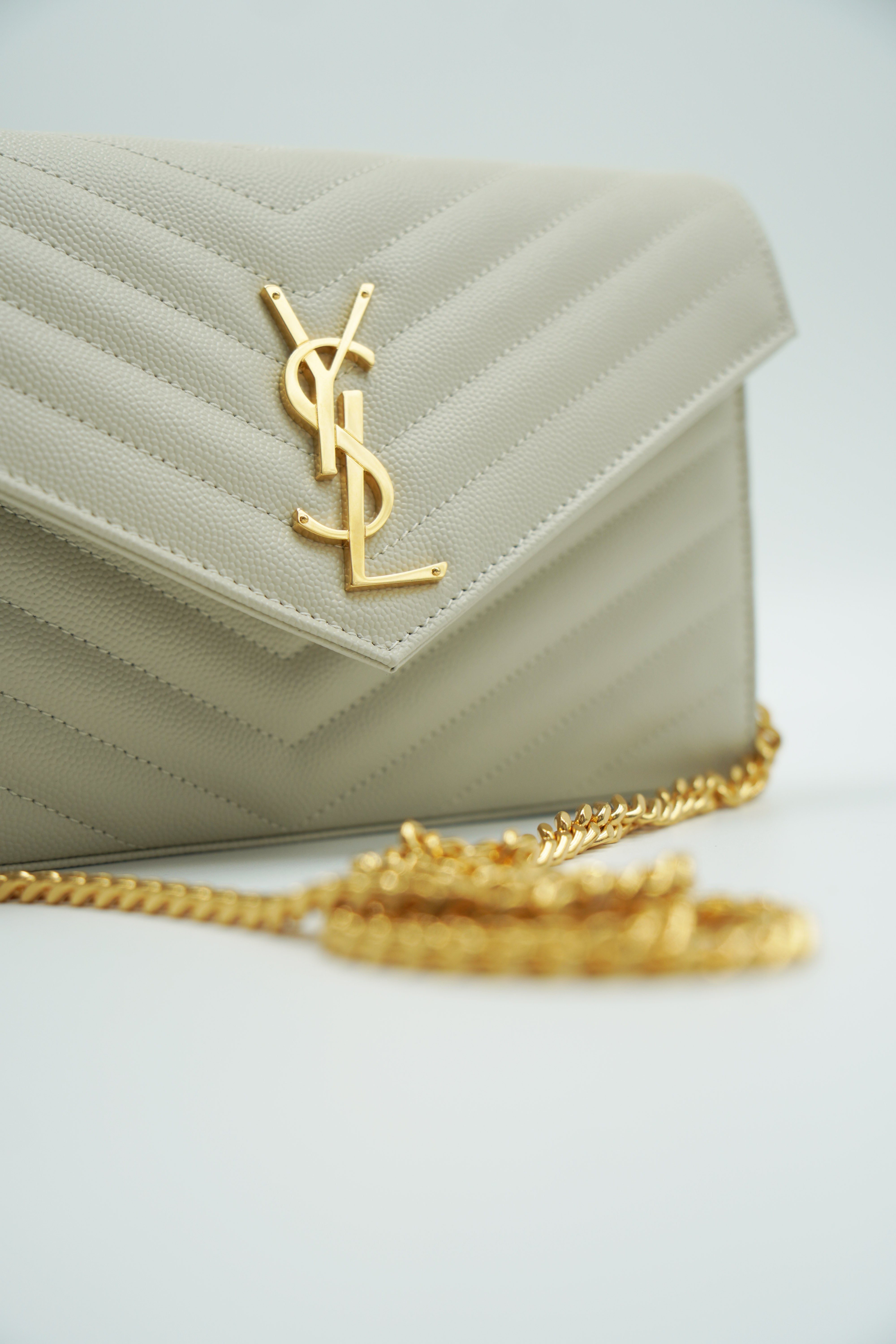 Saint Laurent Borsa Pochette Tracolla Cassandra Pelle Bianca usata autentica - Aurea Luxury Lab