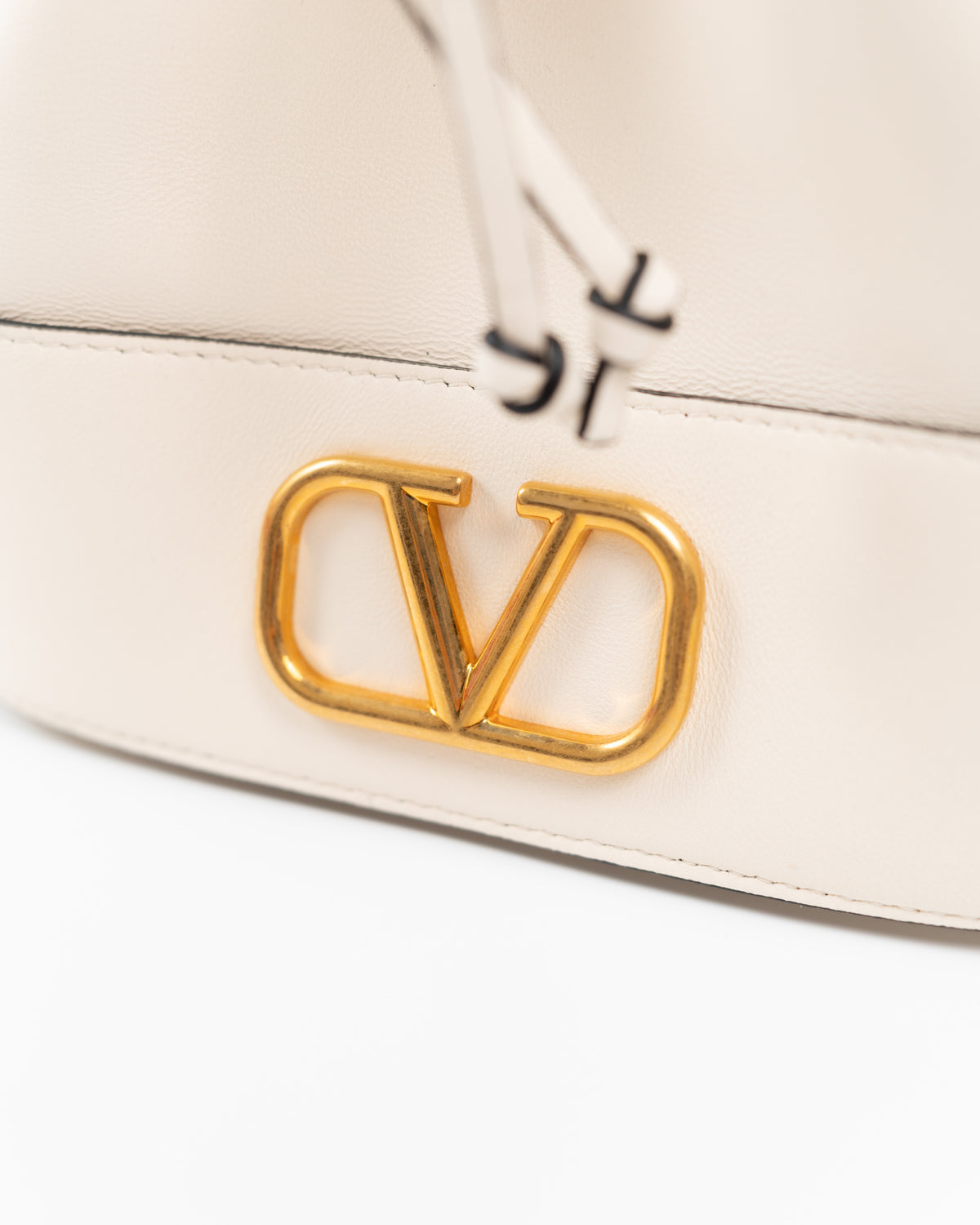 Valentino Garavani Borsa Mini VLogo Signature Secchiello Pelle Nappa Bianca preloved luxury certificata - Aurea Luxury Lab