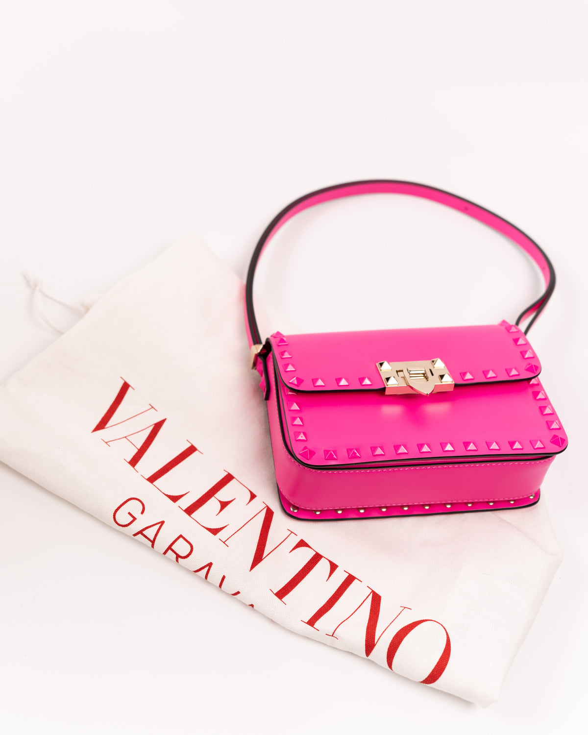Valentino Garavani Borsa Rockstud23 Small Pelle Rosa Fucsia dettaglio pre-owned certificata - Aurea Luxury Lab
