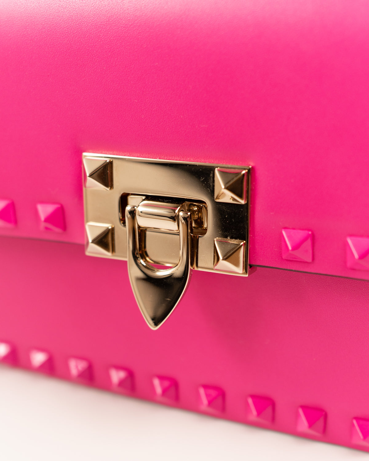 Valentino Garavani Borsa Rockstud23 Small Pelle Rosa Fucsia second hand certificata - Aurea Luxury Lab