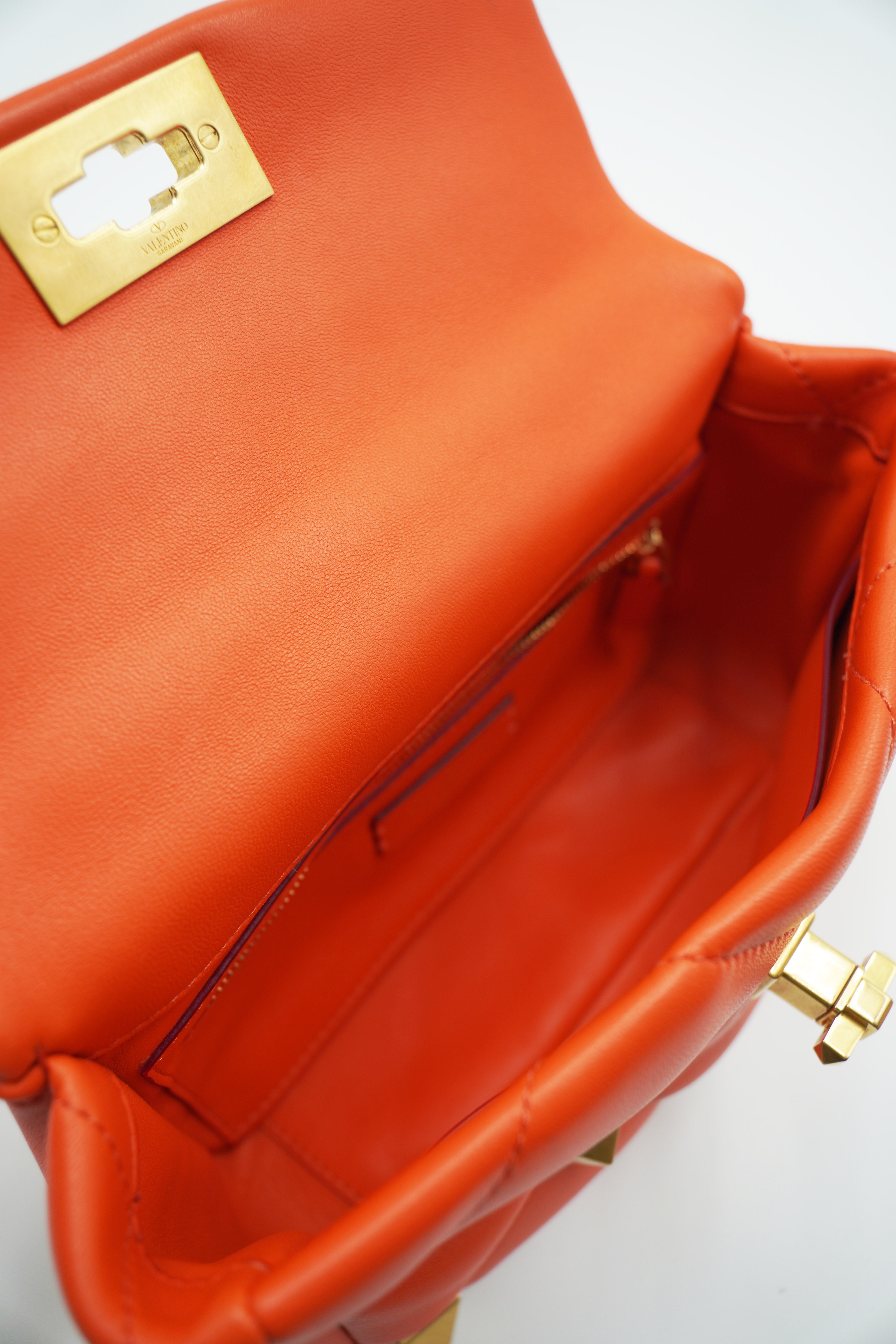 Valentino Garavani Borsa Roman Stud Pelle Arancione Con Borchie usata autentica - Aurea Luxury Lab