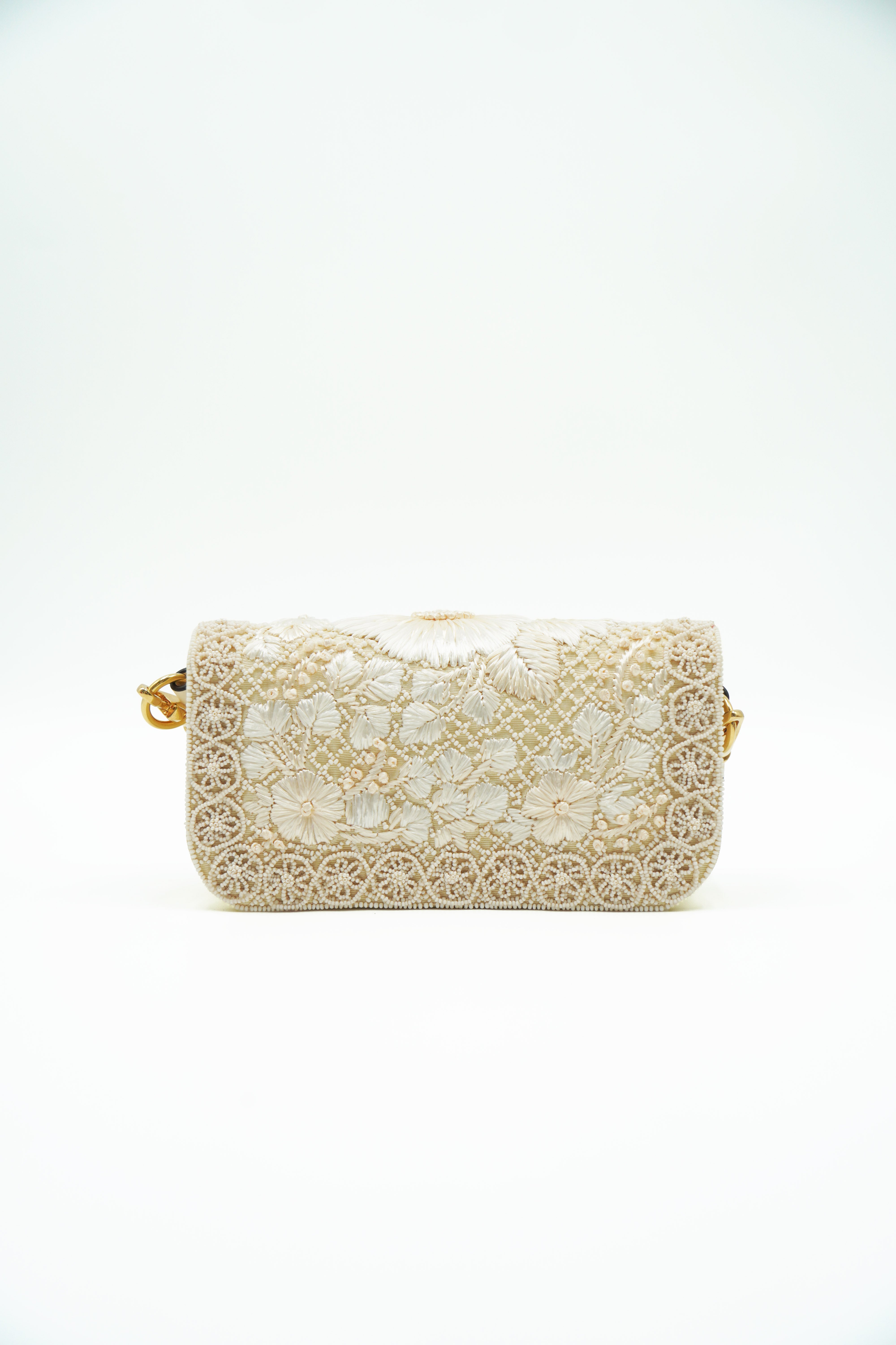 Valentino Garavani Borsa a Spalla Locò In Pizzo Strass e Logo Gioiello usata come nuova certificata - Aurea Luxury Lab