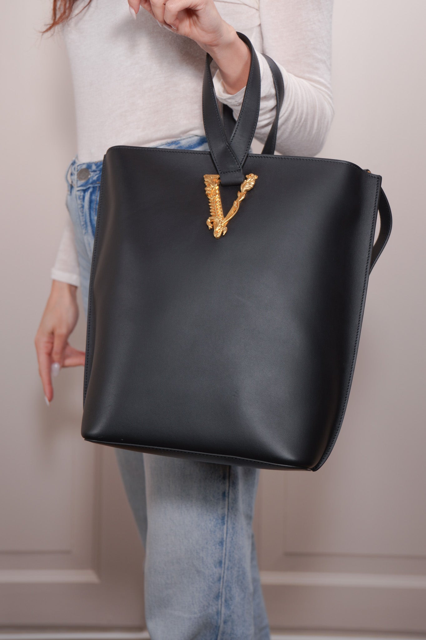 Versace Secchiello Shopper Virtus Large Pelle Nero usata autentica - Aurea Luxury Lab
