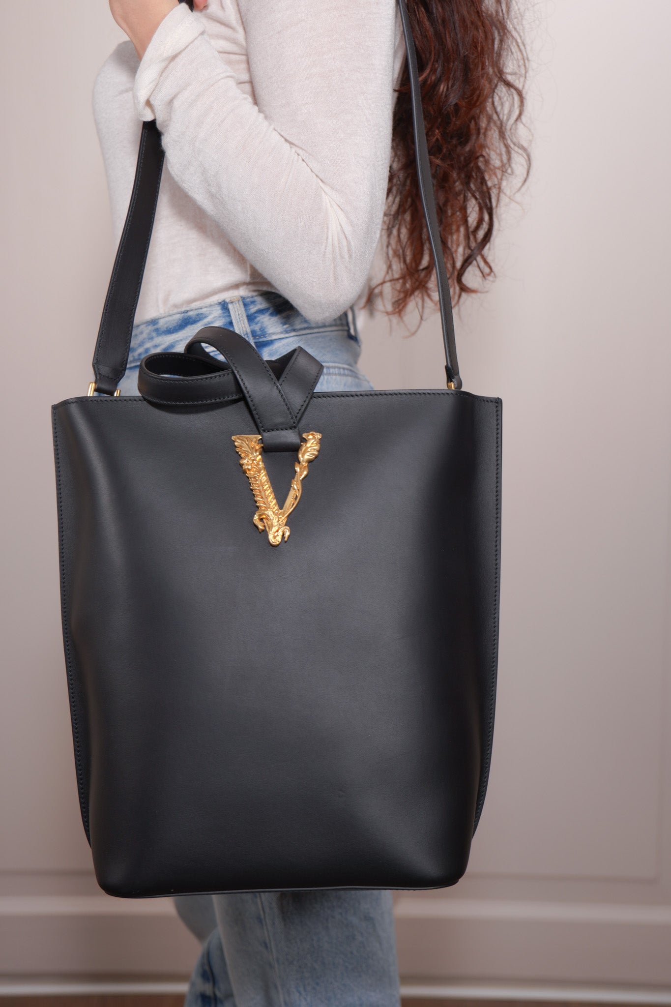 Versace Secchiello Shopper Virtus Large Pelle Nero usata autentica - Aurea Luxury Lab