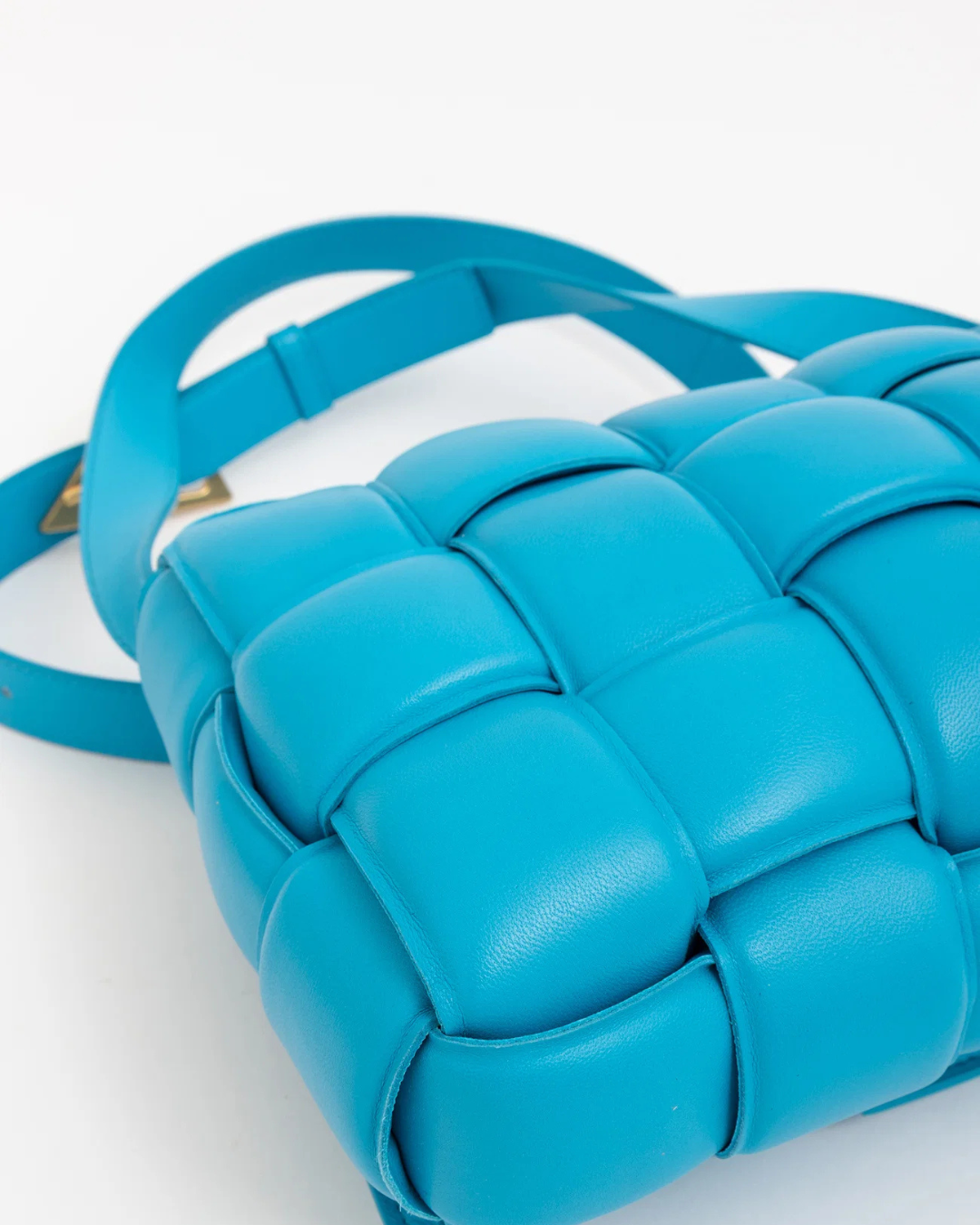 Bottega Veneta Borsa Padded Cassette Pelle Nappa Celeste luxury resale autentica - Aurea Luxury Lab