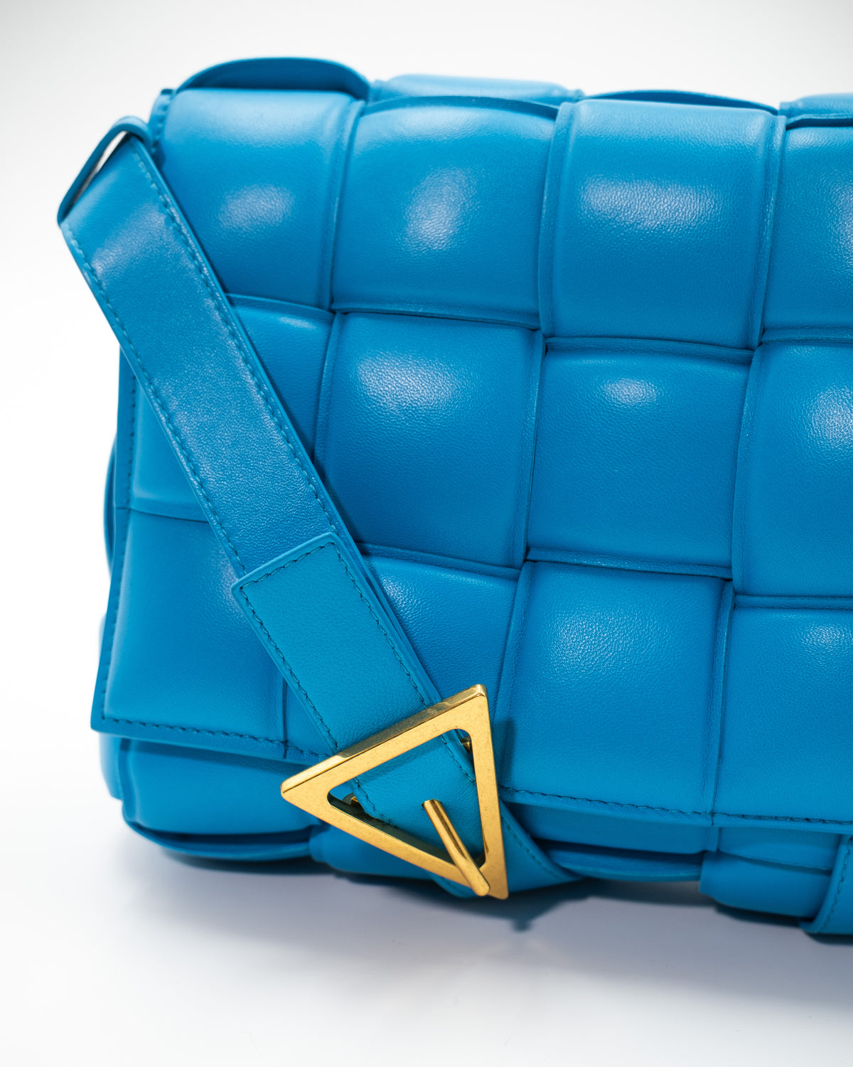 Bottega Veneta Borsa Padded Cassette Pelle Nappa Celeste luxury resale autentica - Aurea Luxury Lab