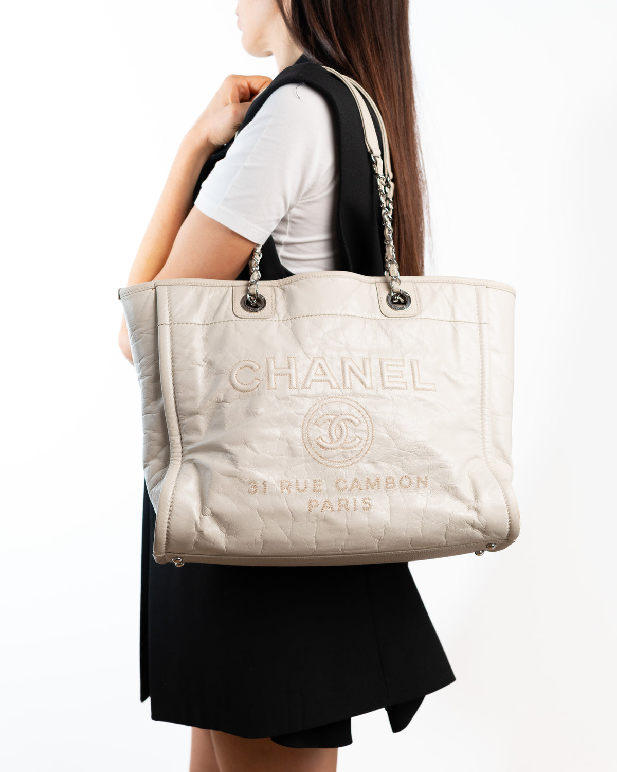 Chanel Borsa Deauville Pelle Beige pre-owned certificata - Aurea Luxury Lab