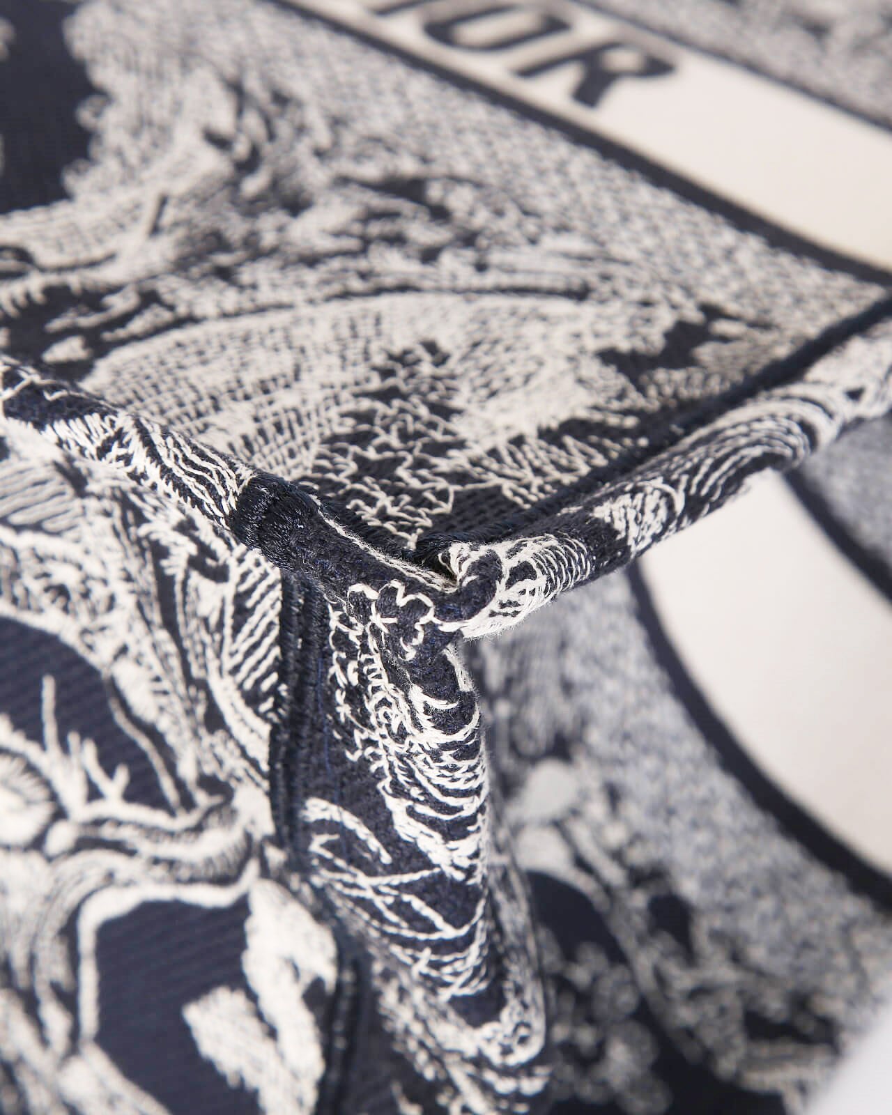 Dior Borsa Tote Book Medium Embroidered Blue Ecru - Usato Autentico