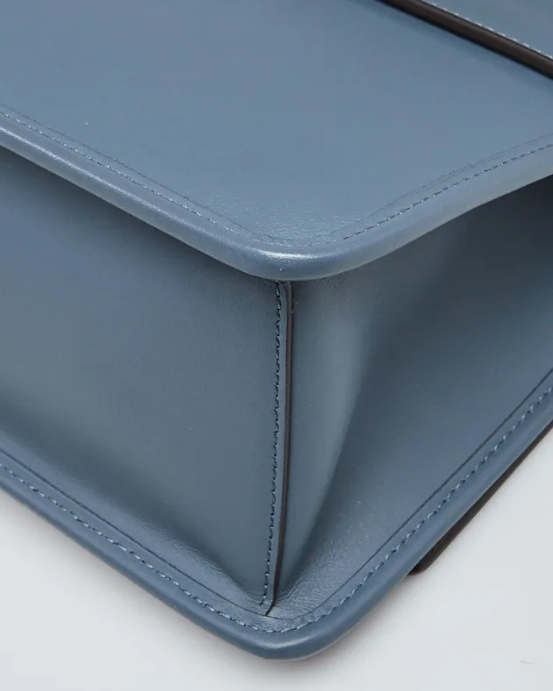 Fendi Borsa Kan I Pelle Blu Logo FF preloved luxury certificata - Aurea Luxury Lab