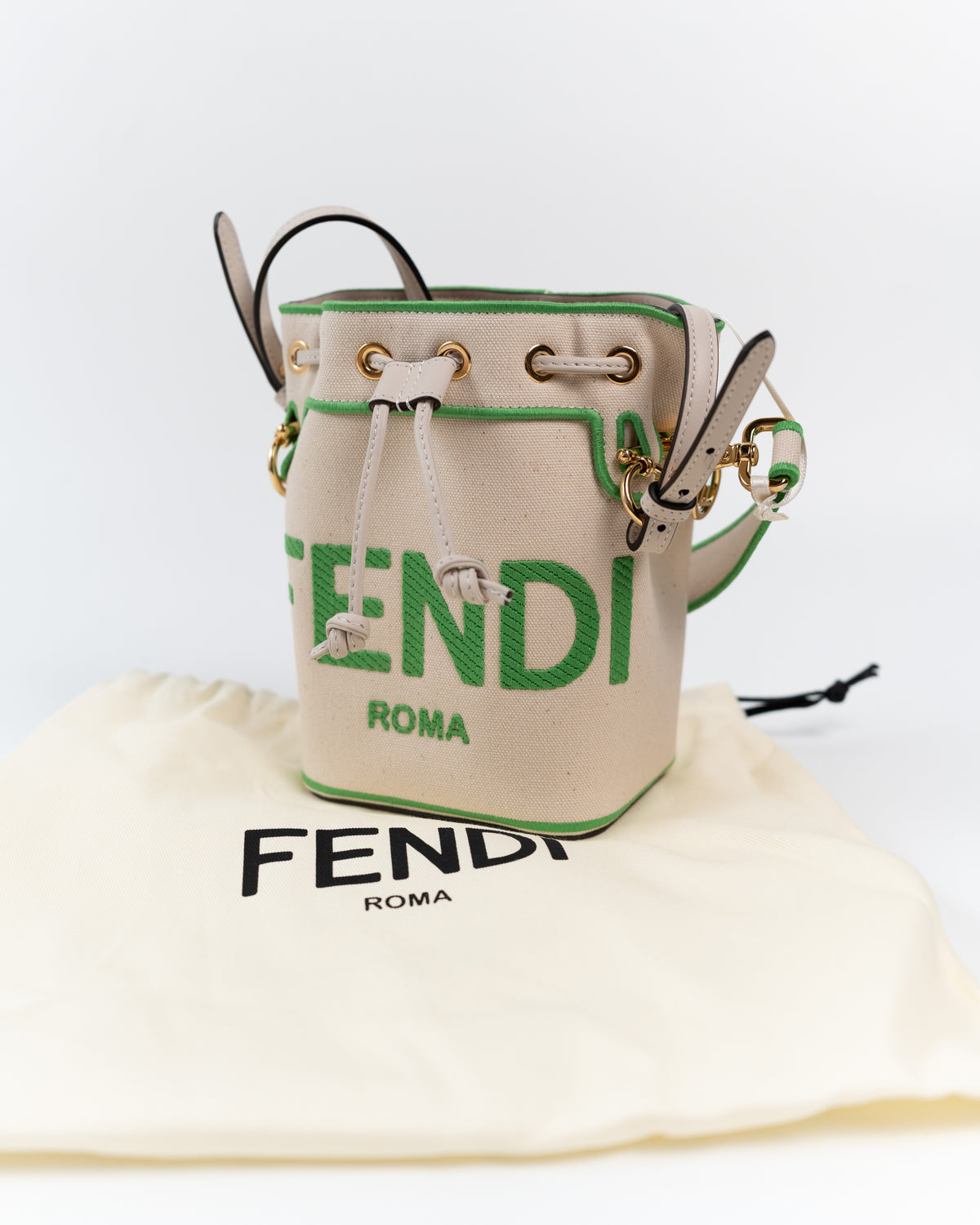 Fendi Borsa Secchiello Mon Tresor Mini Canvas Bianco Logo Verde pre-owned certificata - Aurea Luxury Lab