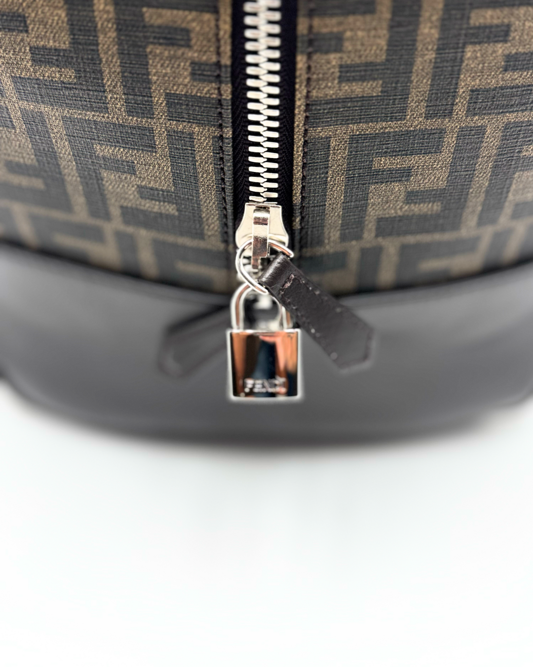 Bolso de lona mediano FF de Fendi