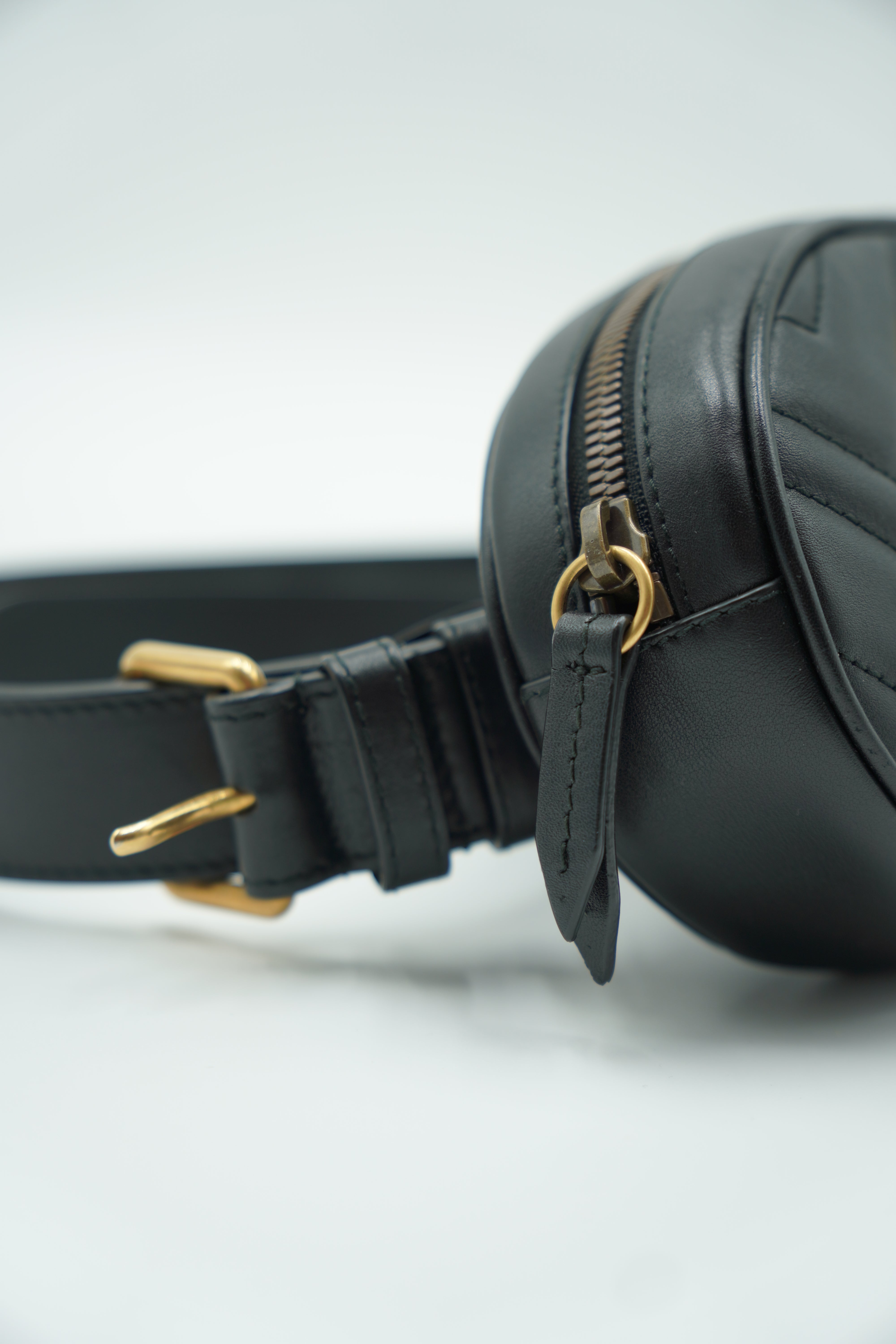 Gucci Marmont Oval - Riñonera