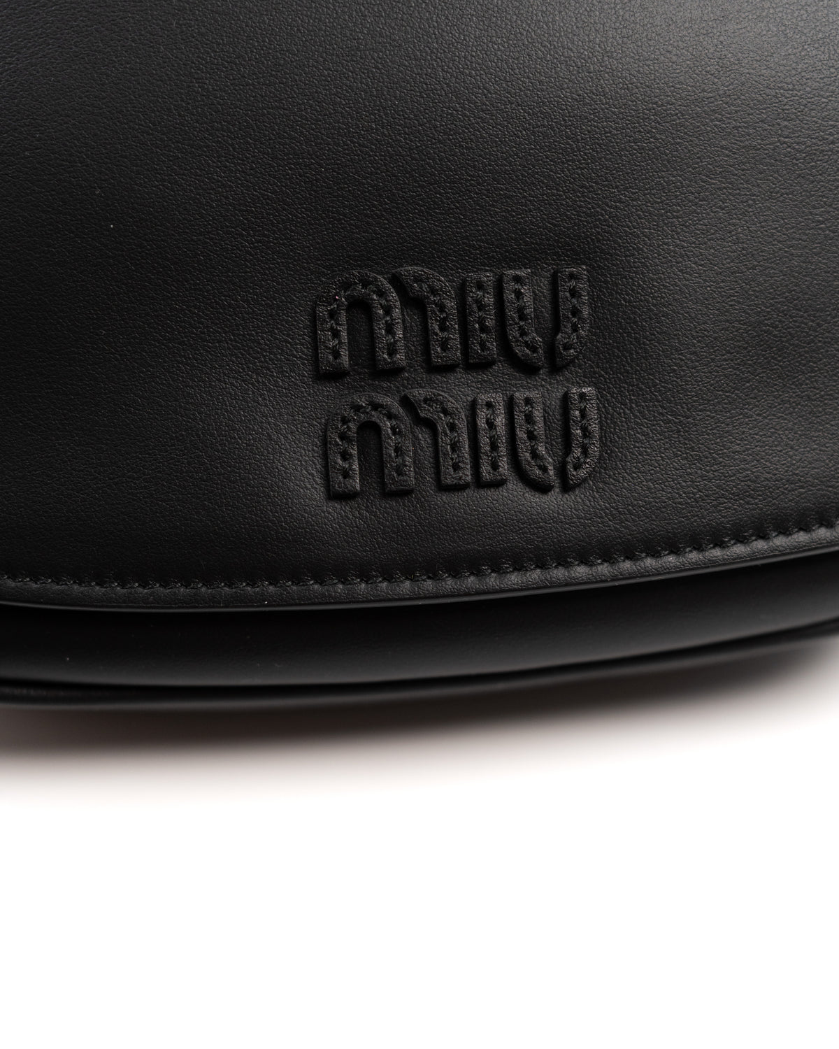 Miu Miu Borsa Pouch Pelle Nera second hand luxury - Aurea Luxury Lab