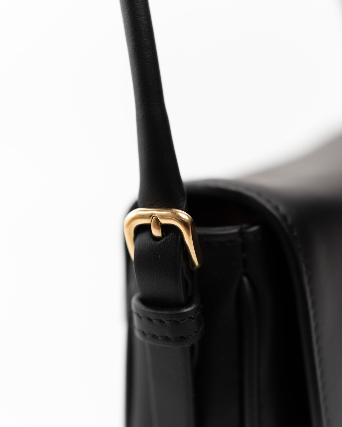 Miu Miu Borsa Pouch Pelle Nera second hand luxury - Aurea Luxury Lab