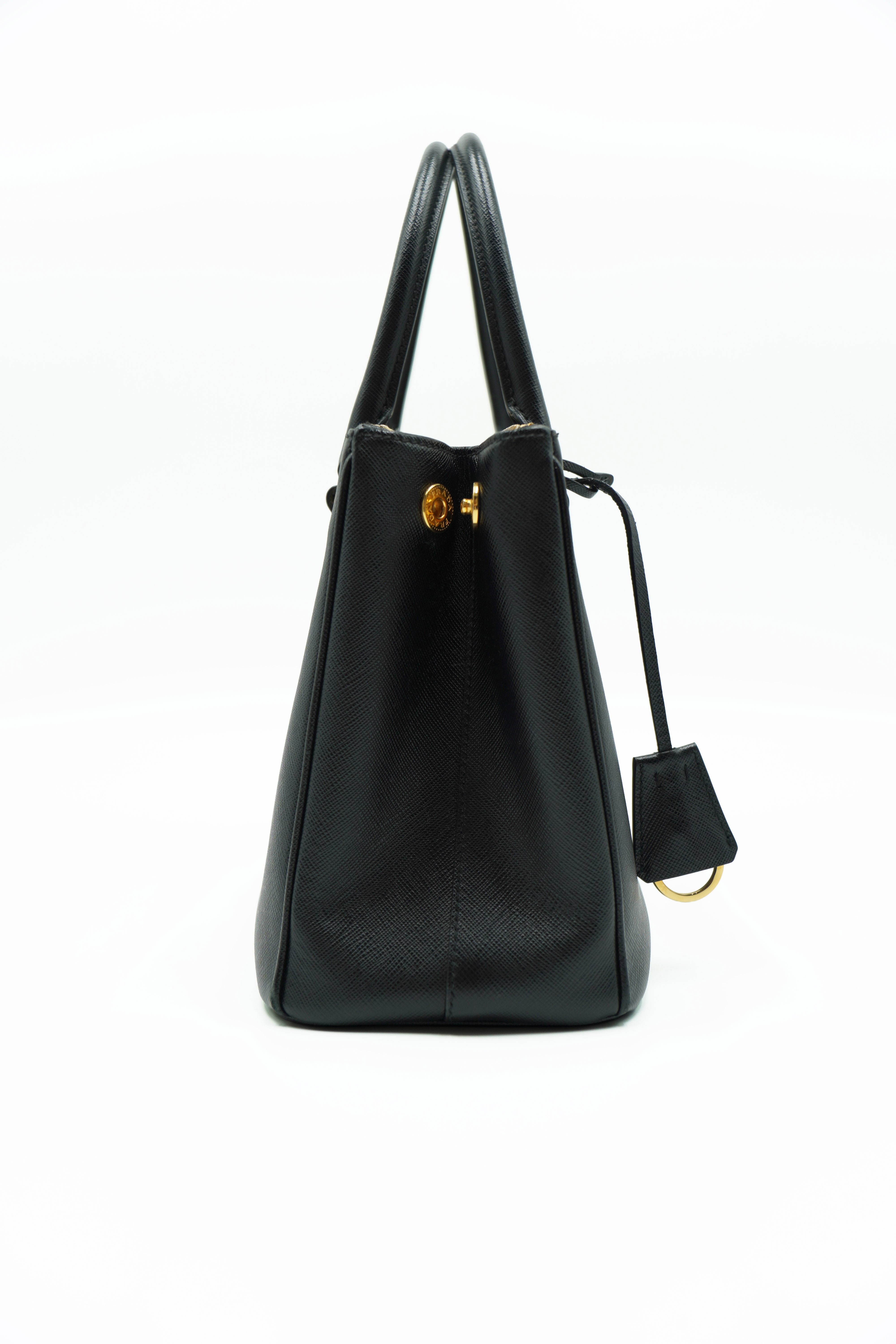 Bolso Saffiano mediano Galleria de Prada en negro