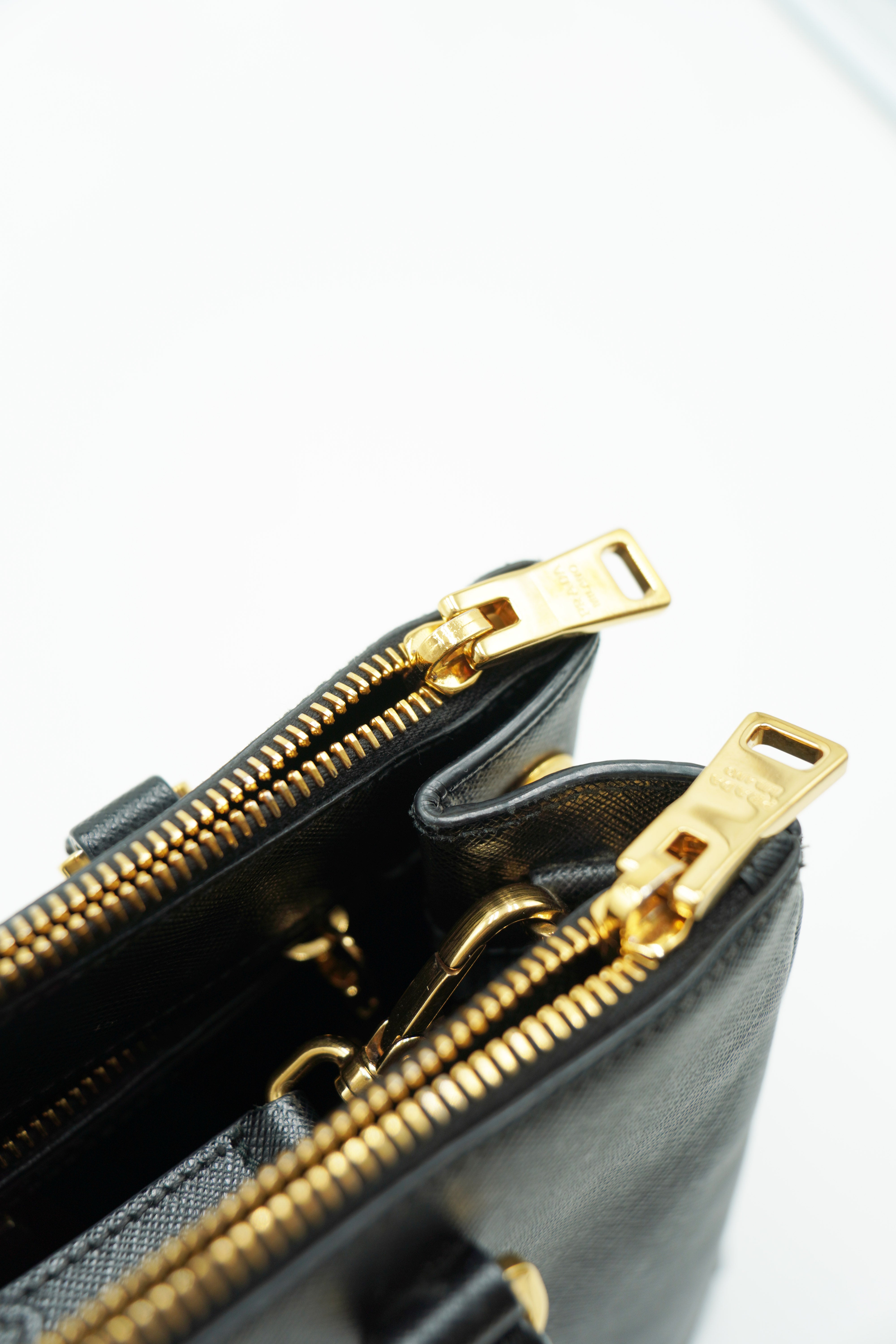 Bolso Saffiano mediano Galleria de Prada en negro