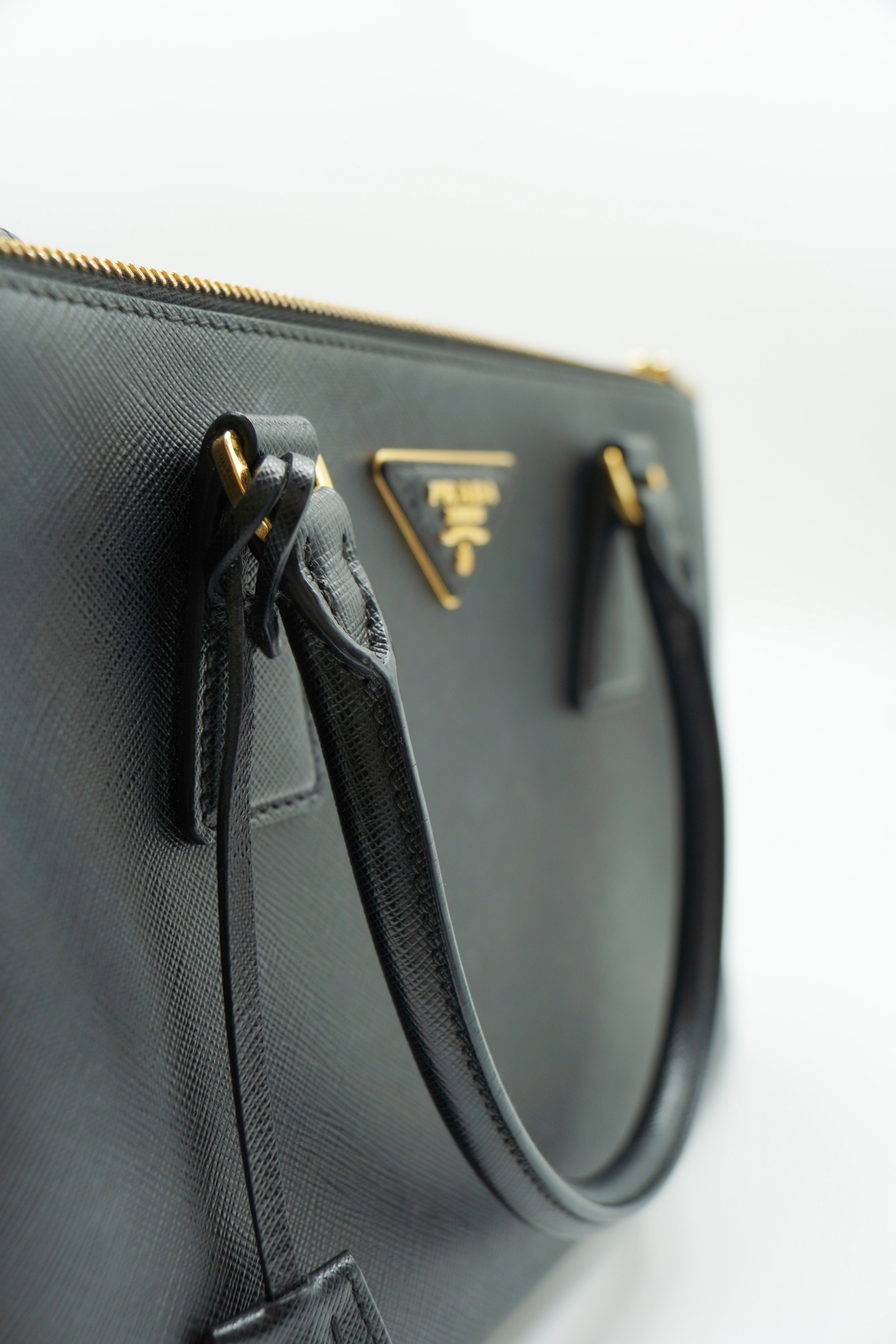 Bolso Saffiano mediano Galleria de Prada en negro