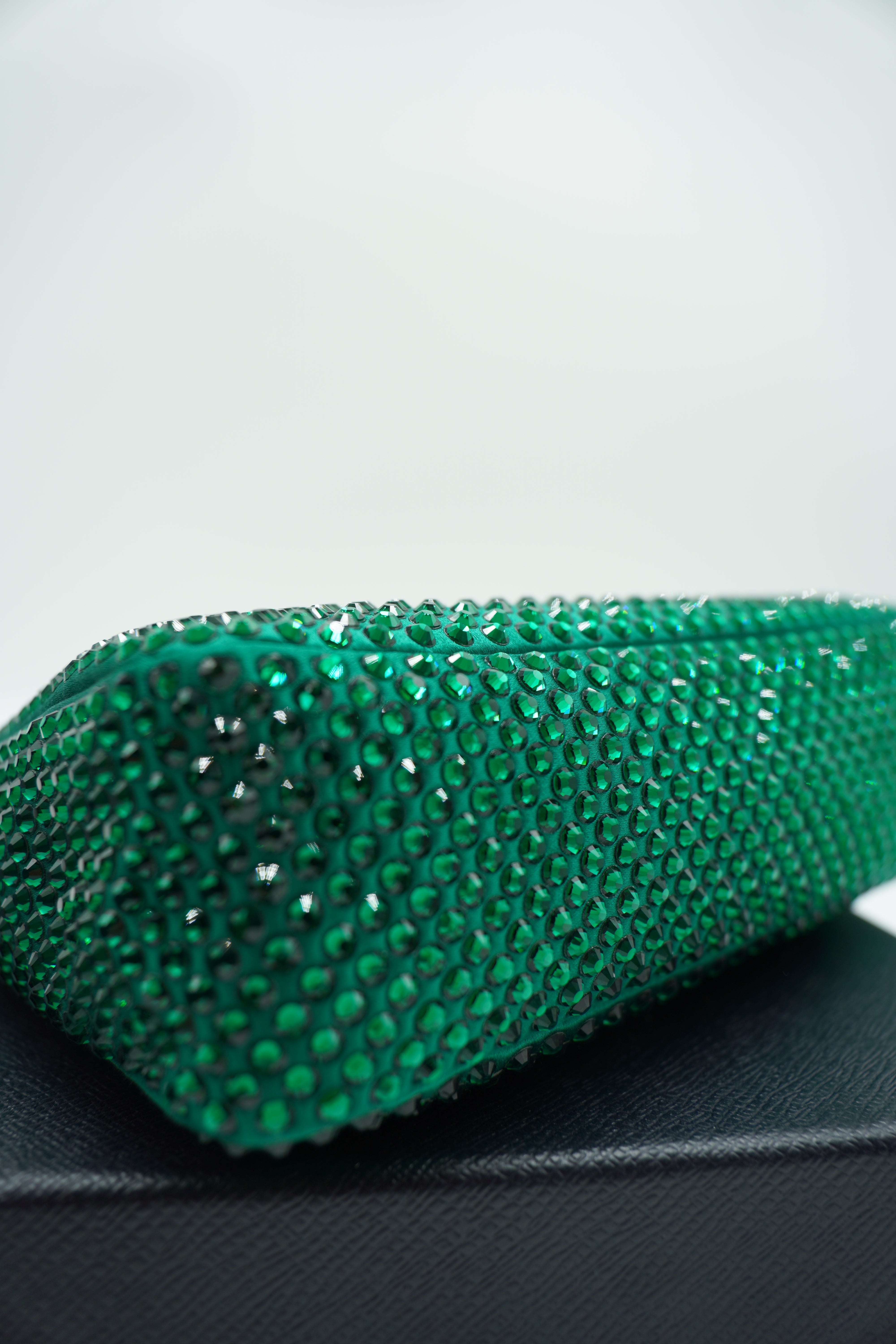 Mini borsa Prada Re-Edition Crystal con cristalli verde - Aurea Luxury Lab