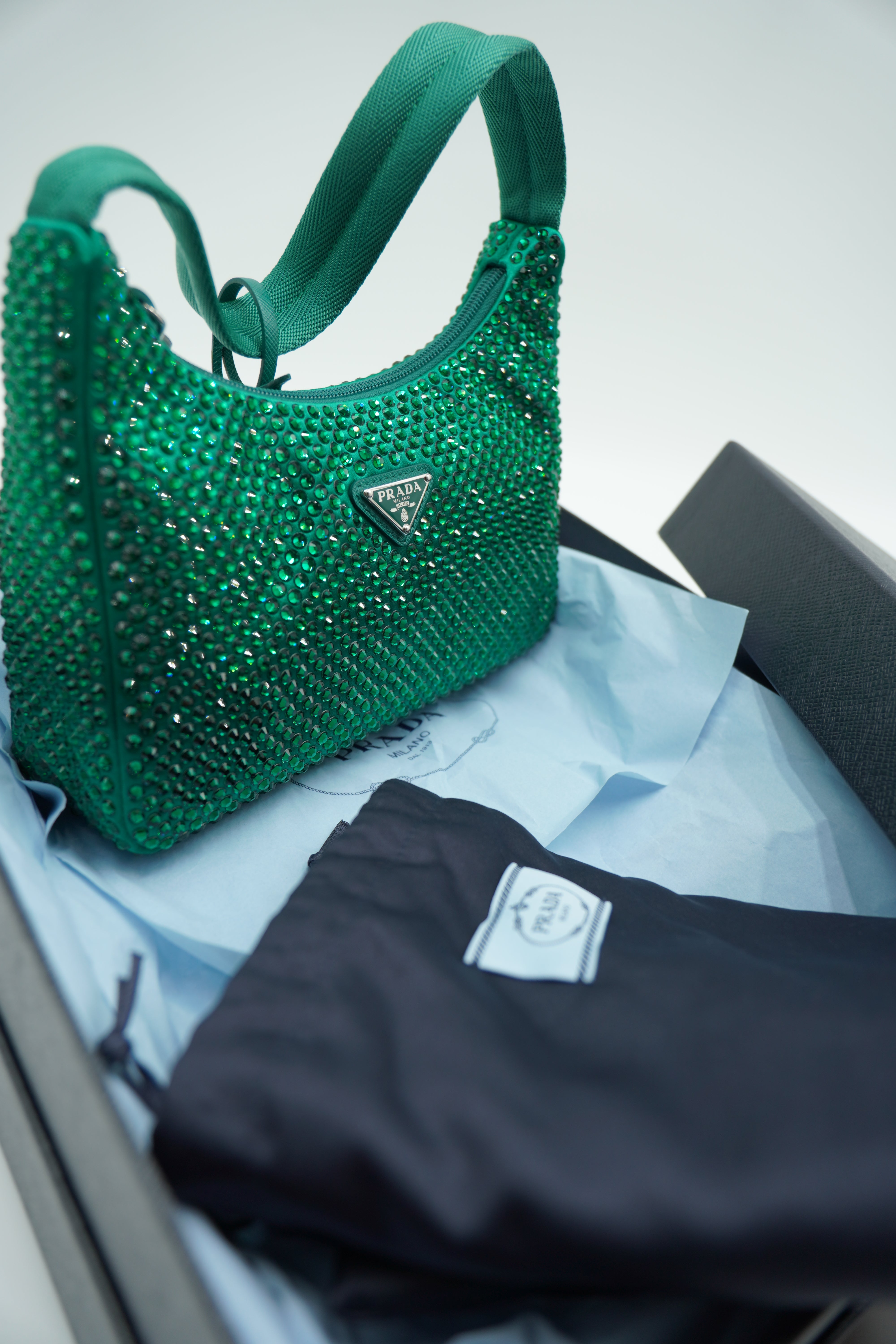 Mini borsa Prada Re-Edition Crystal con cristalli verde - Aurea Luxury Lab