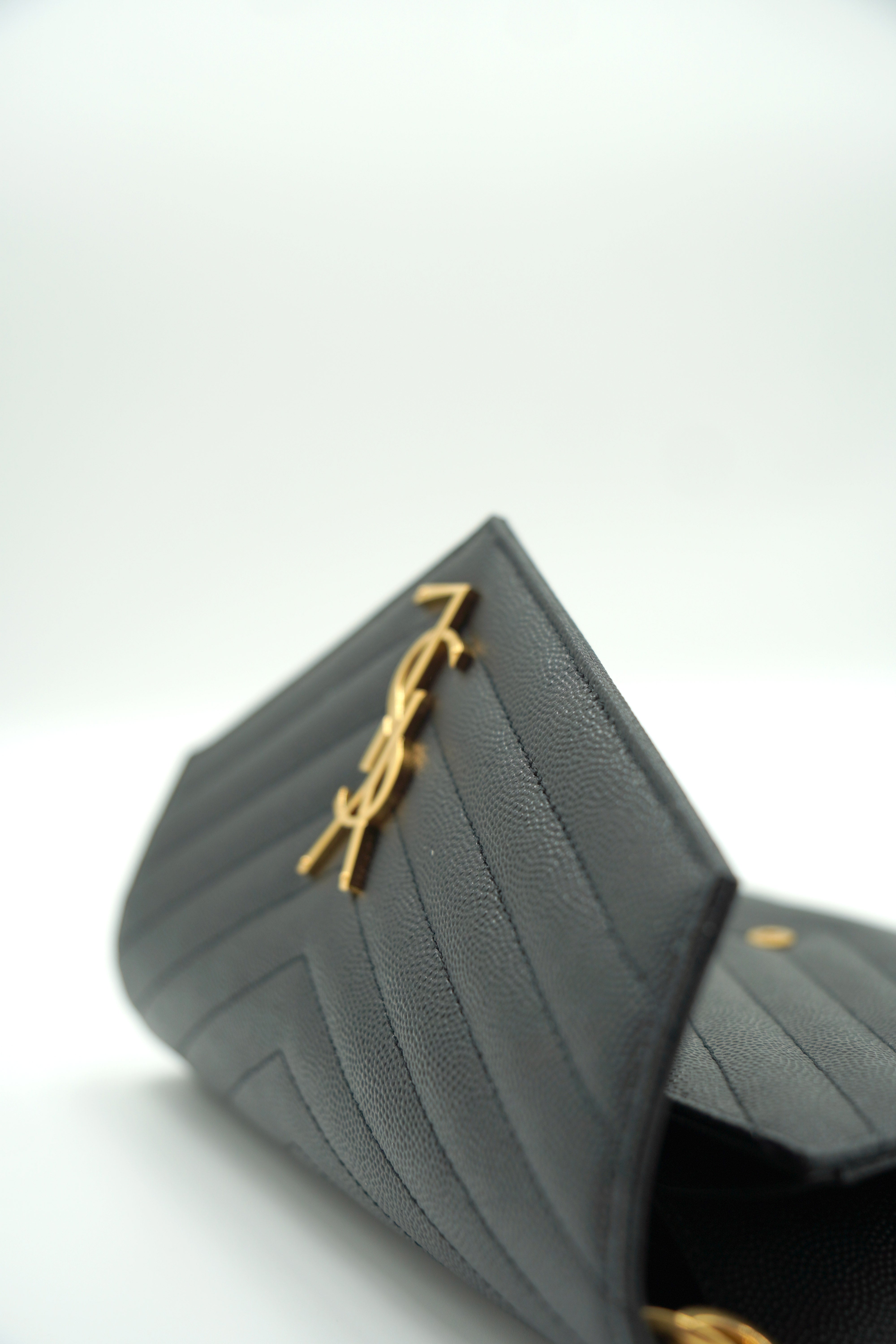 Saint Laurent Borsa Cassandra Pouch Pelle Nero - Usato Autentico