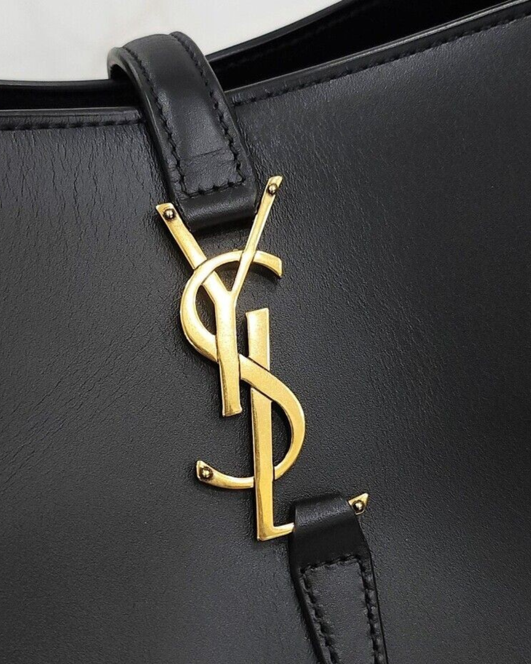 Saint Laurent Borsa Secchiello Le 37 Small Cassandre Pelle Nero