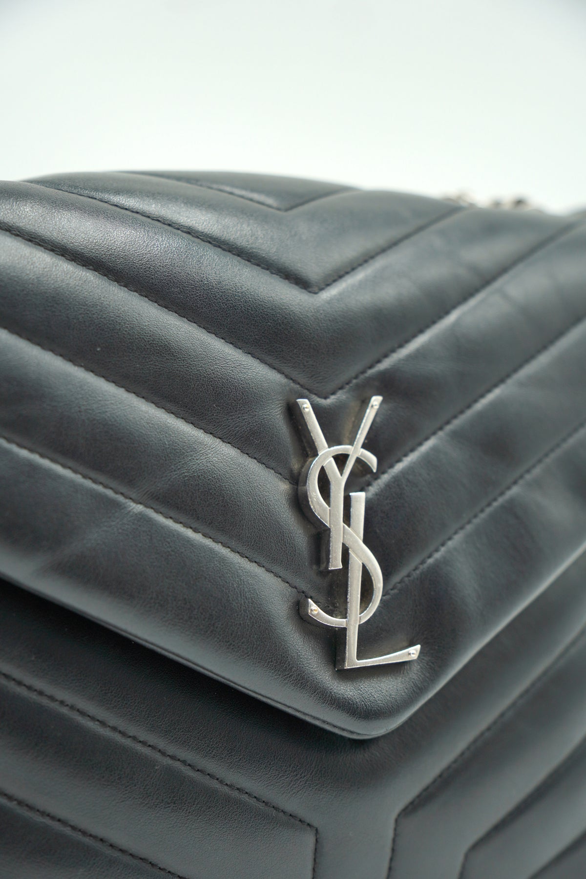Saint Laurent Borsa Loulou Media Pelle Trapuntata Nera pre-owned certificata - Aurea Luxury Lab