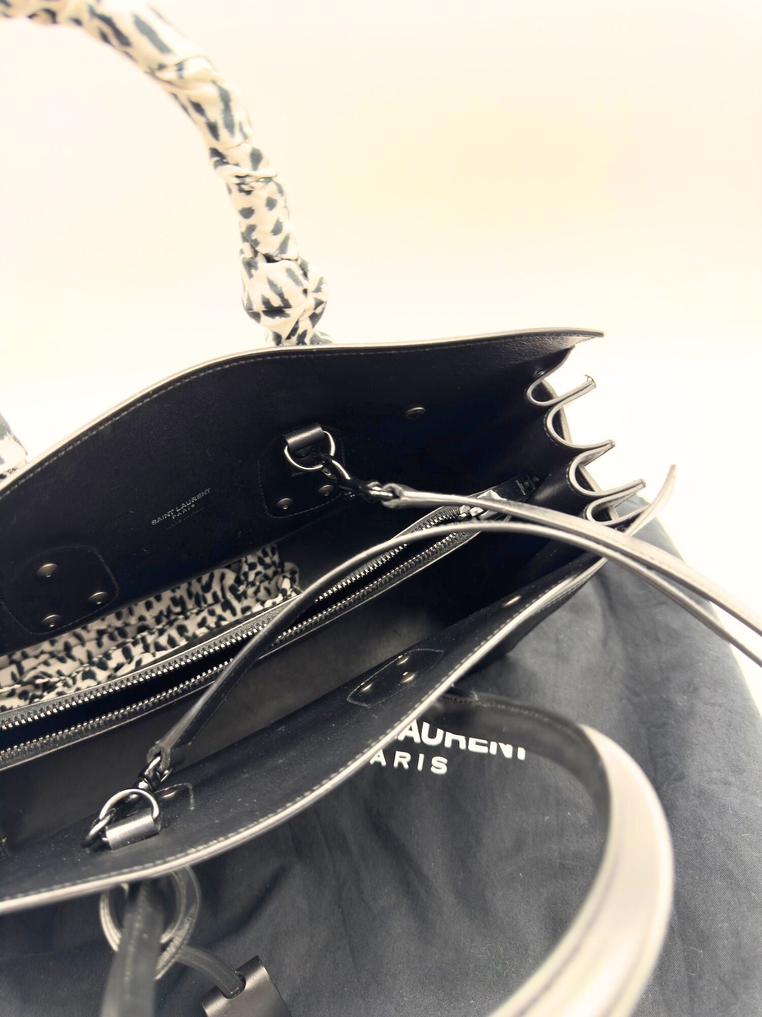 Saint Laurent Borsa Shopping in pelle nera Sac du Jour Medium - Aurea Luxury Lab