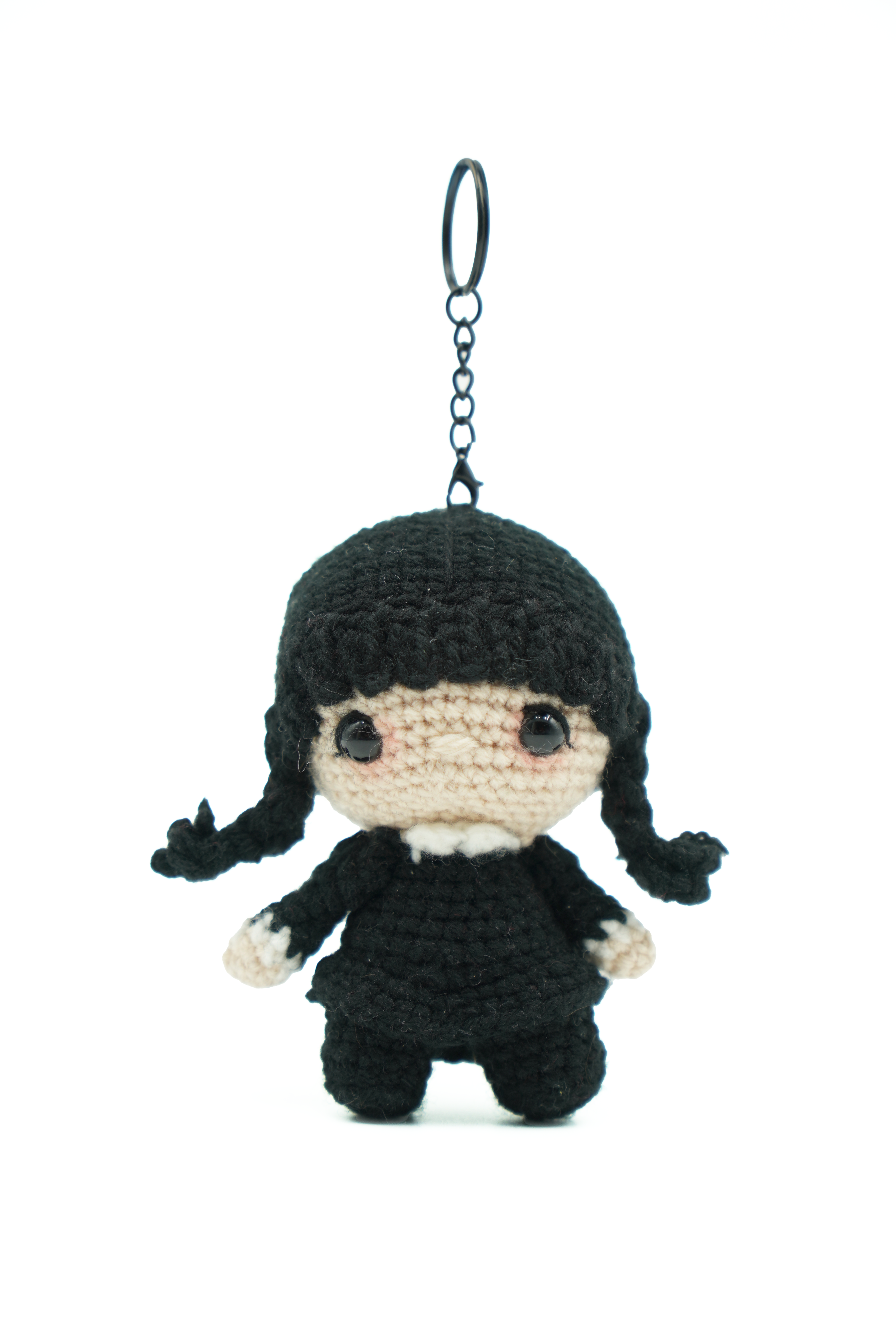 Dije de ganchillo de Wednesday Addams