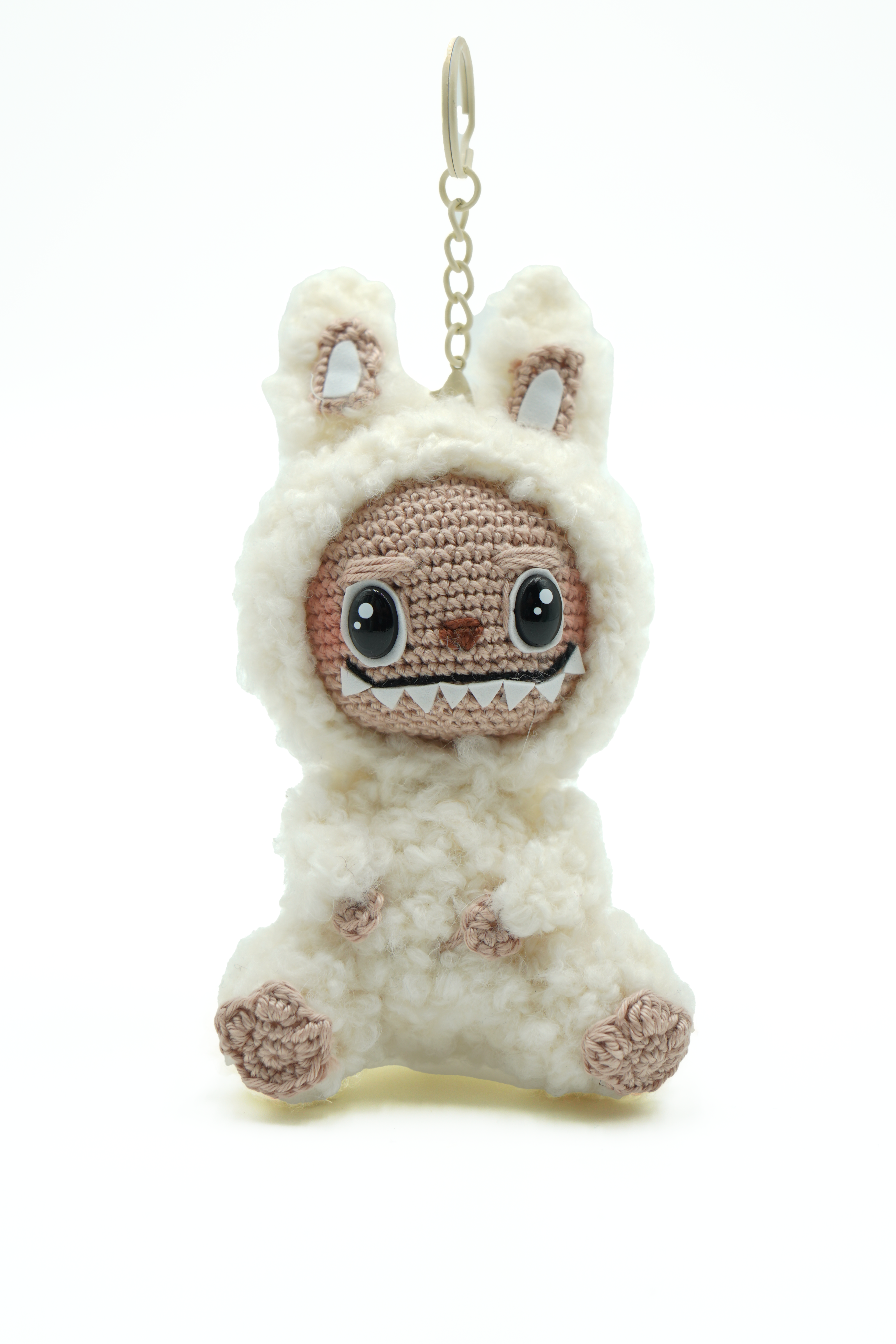 Charm de labubu de ganchillo peludo