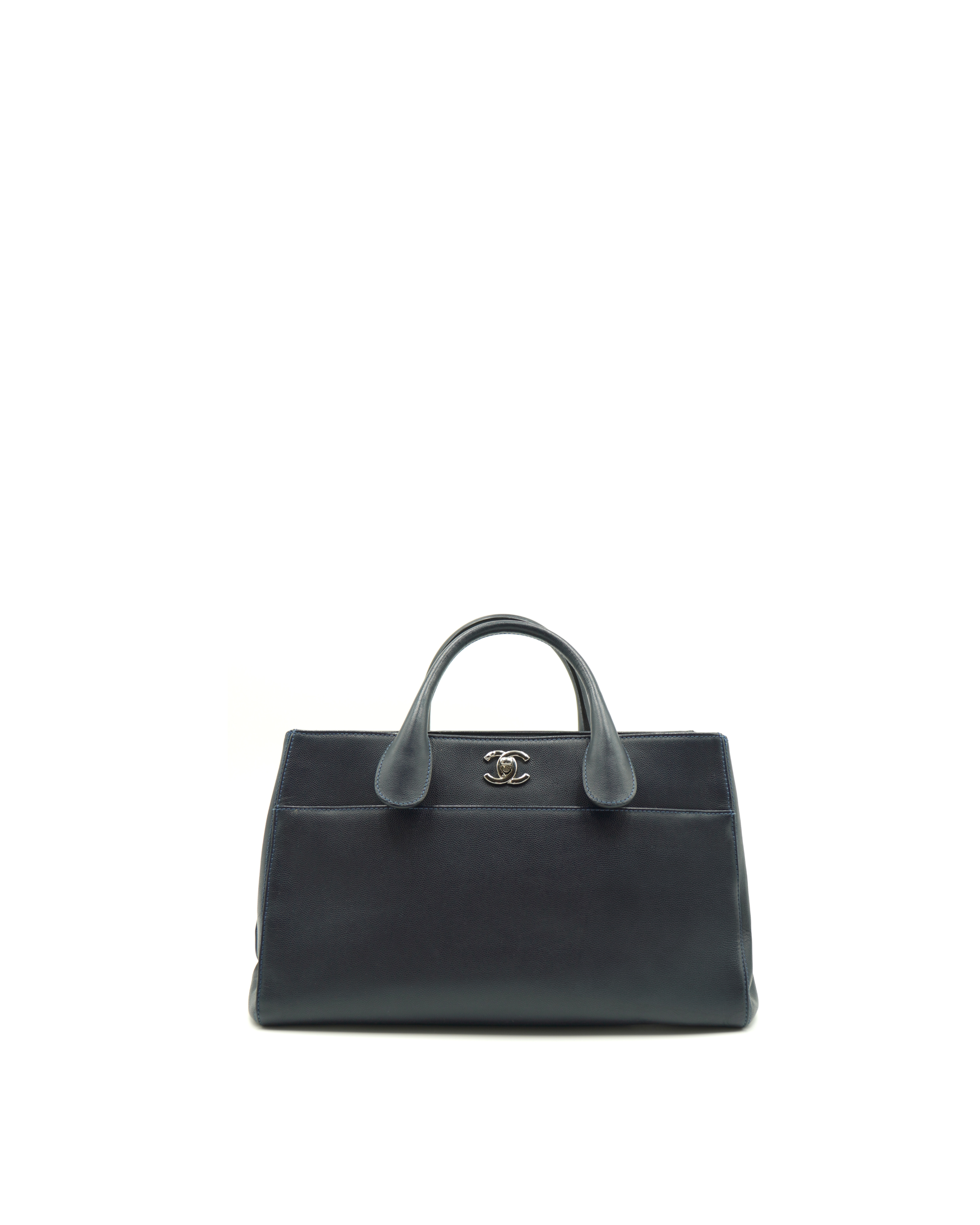 Chanel Borsa Neo Executive In Pelle Blu Navy usata autentica - Aurea Luxury Lab