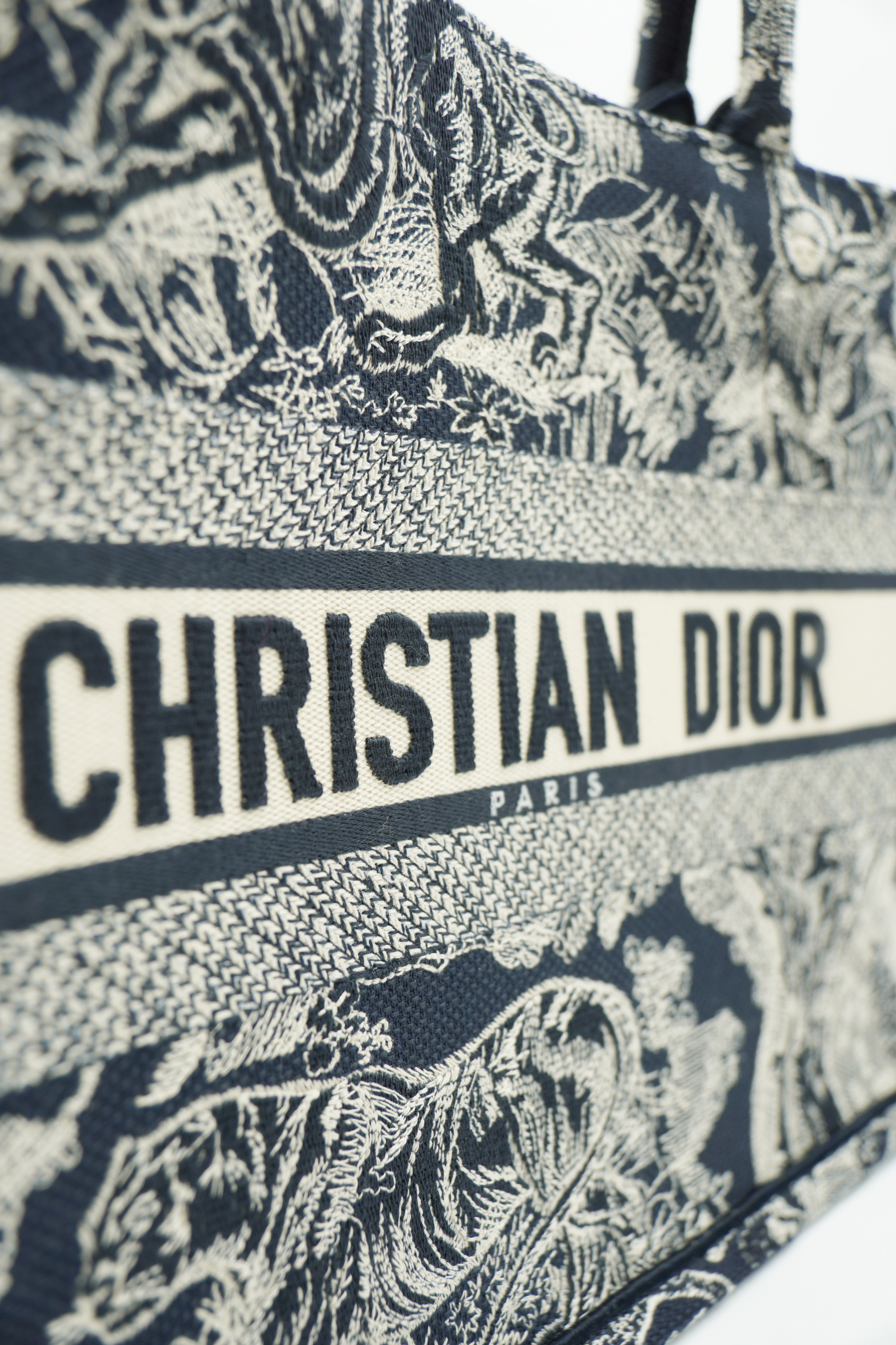 Dior Book Tote Bag Medium Embroidered Blue Ecru - Pre-owned Authentic