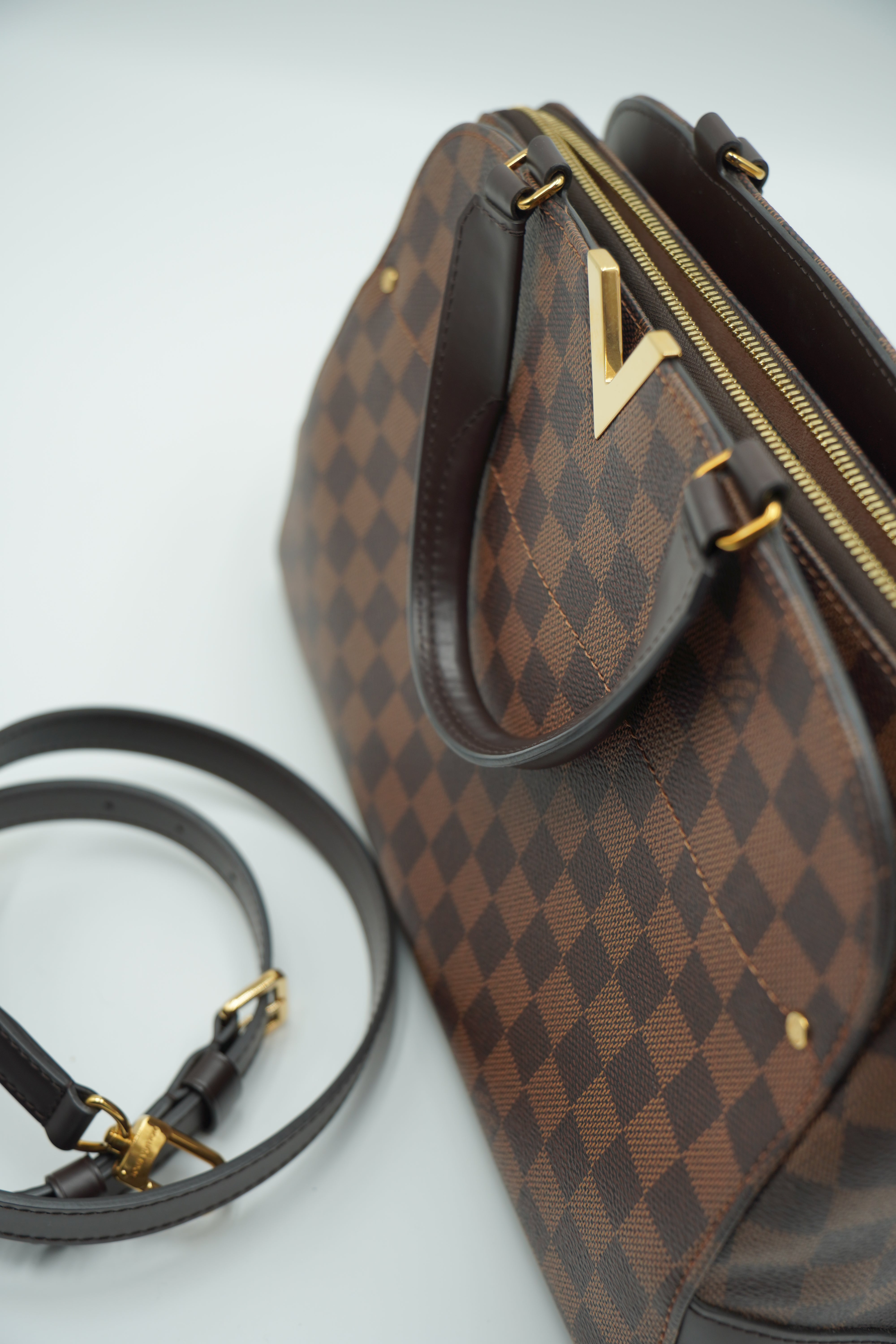 Louis Vuitton Kensington Damier bag