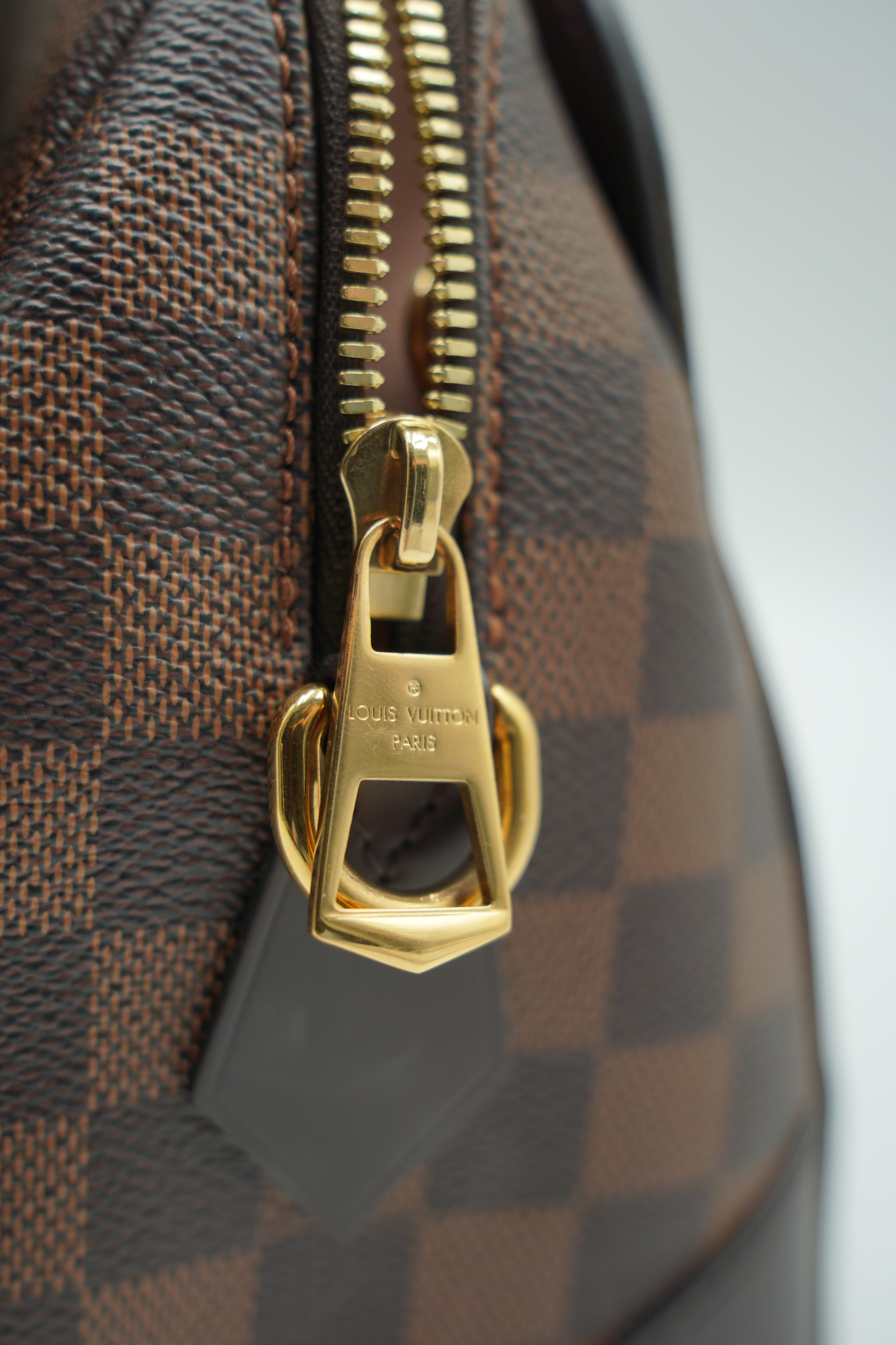 Louis Vuitton Kensington Damier bag