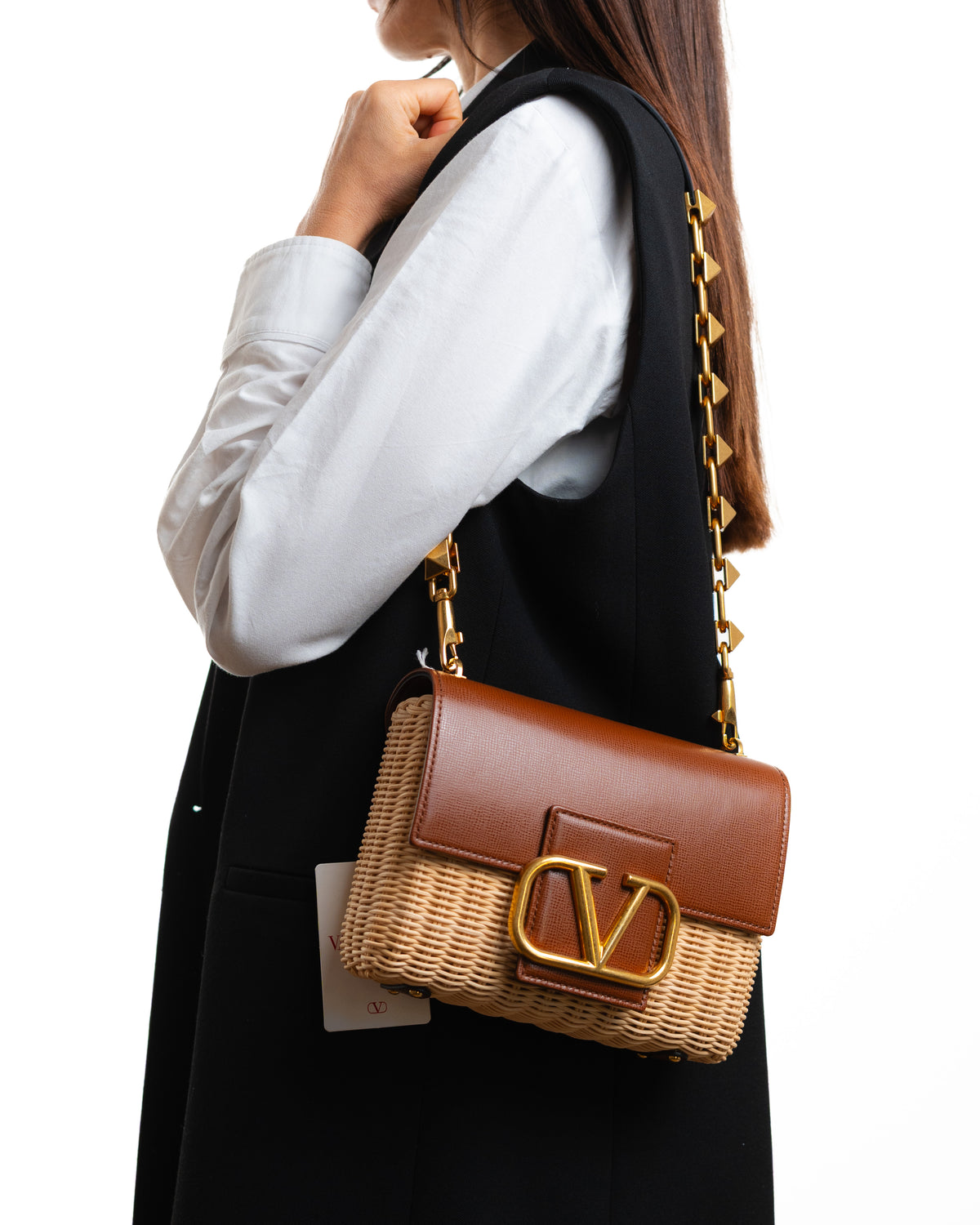 Valentino Garavani Bolso Stud Sign Rafia y Piel Beige — Pre-owned Auténtica