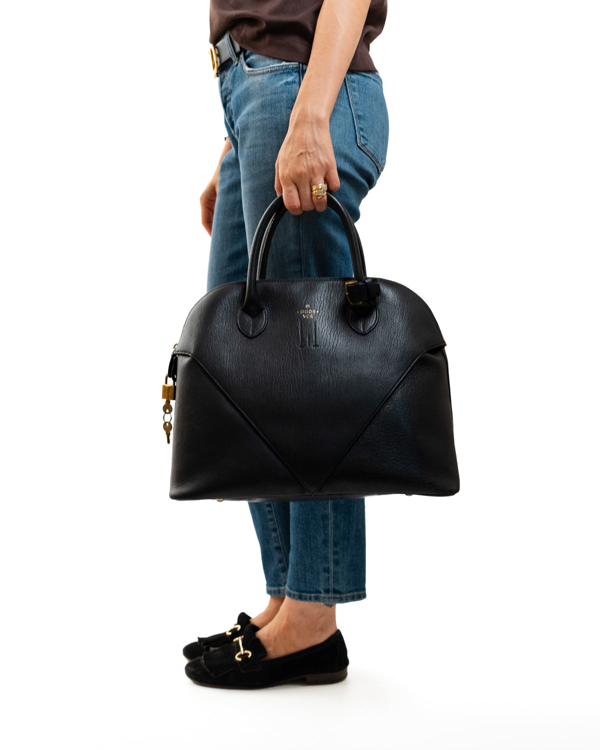 Golden Goose Borsa Olivia Pelle Nera indossata, riferimento dimensioni - Aurea Luxury Lab