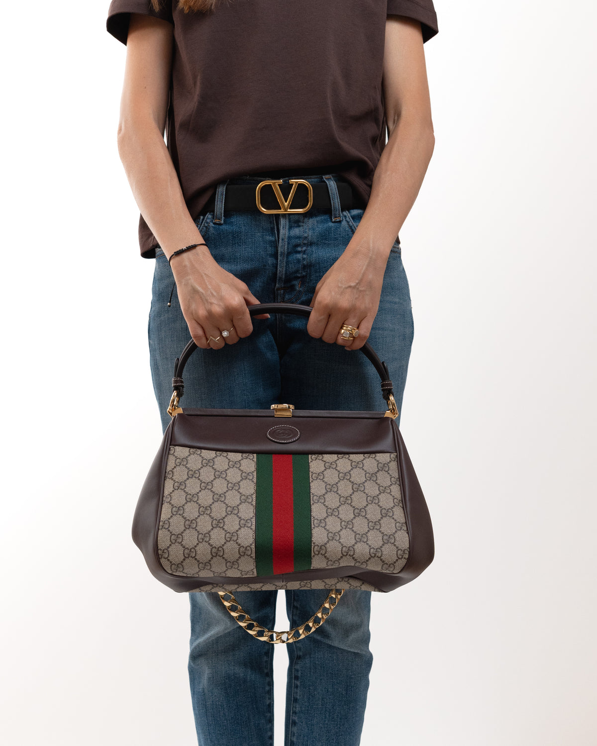 Gucci Borsa Ophidia Virgo Supreme indossata, riferimento dimensioni - Aurea Luxury Lab