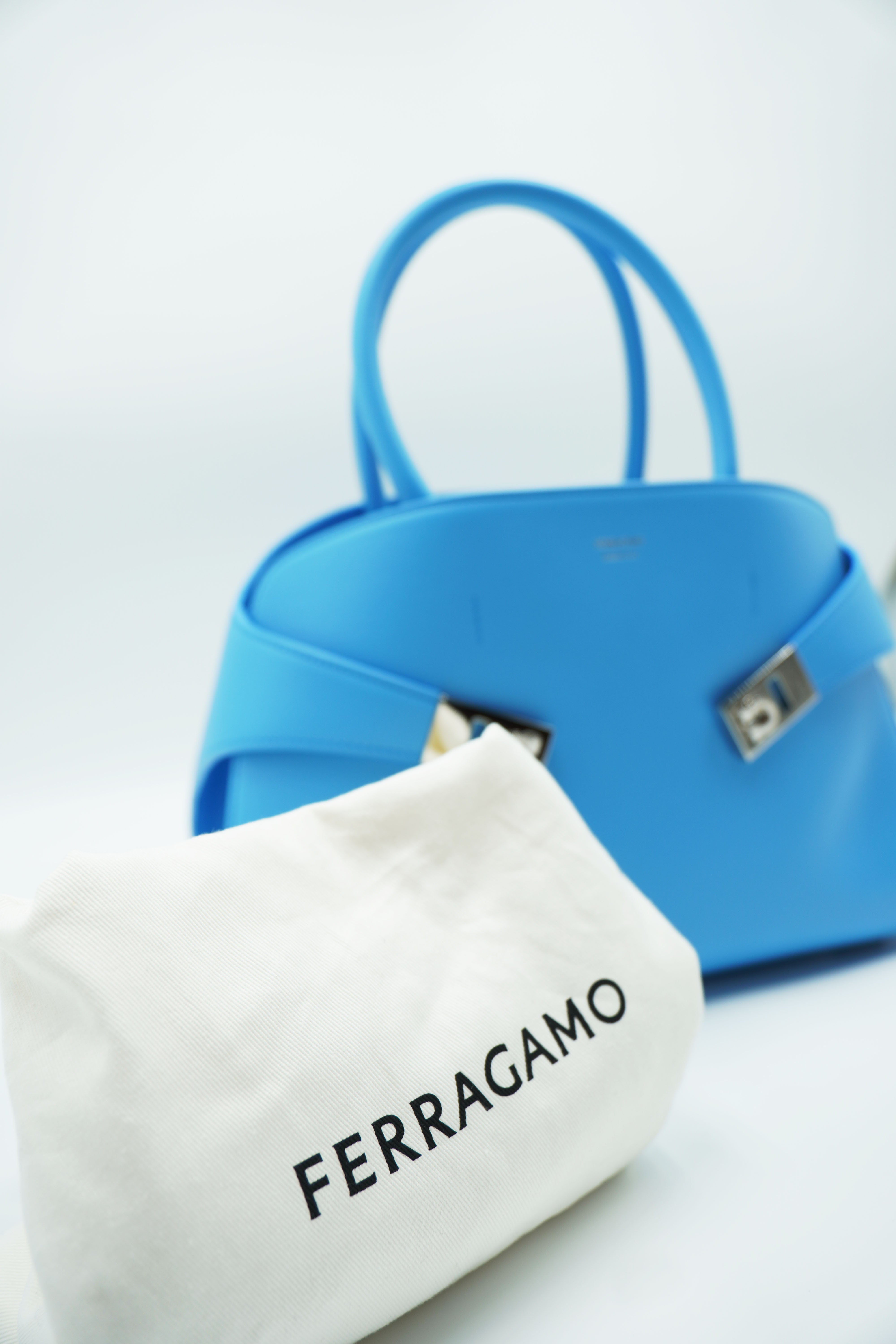 Salvatore Ferragamo Borsa Hug Media Celeste