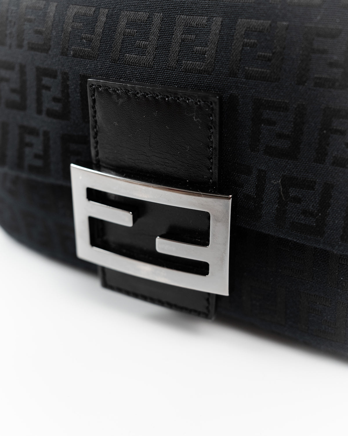 Fendi Borsa Mini Mamma Baguette Tela Zucchino Nera second hand luxury - Aurea Luxury Lab