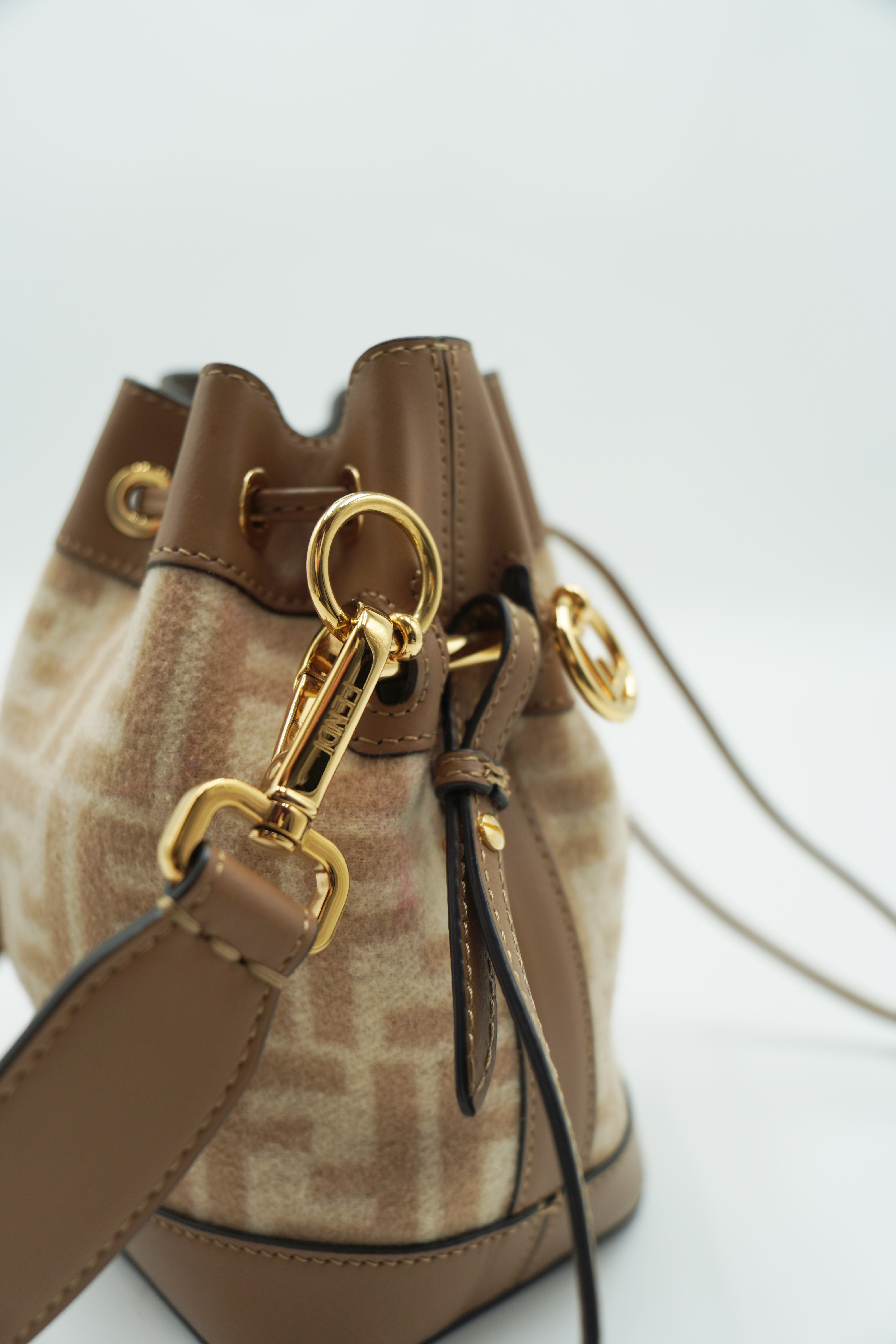 Fendi Borsa Mini Secchiello Mon Trèsor Pelle Beige usata autentica - Aurea Luxury Lab