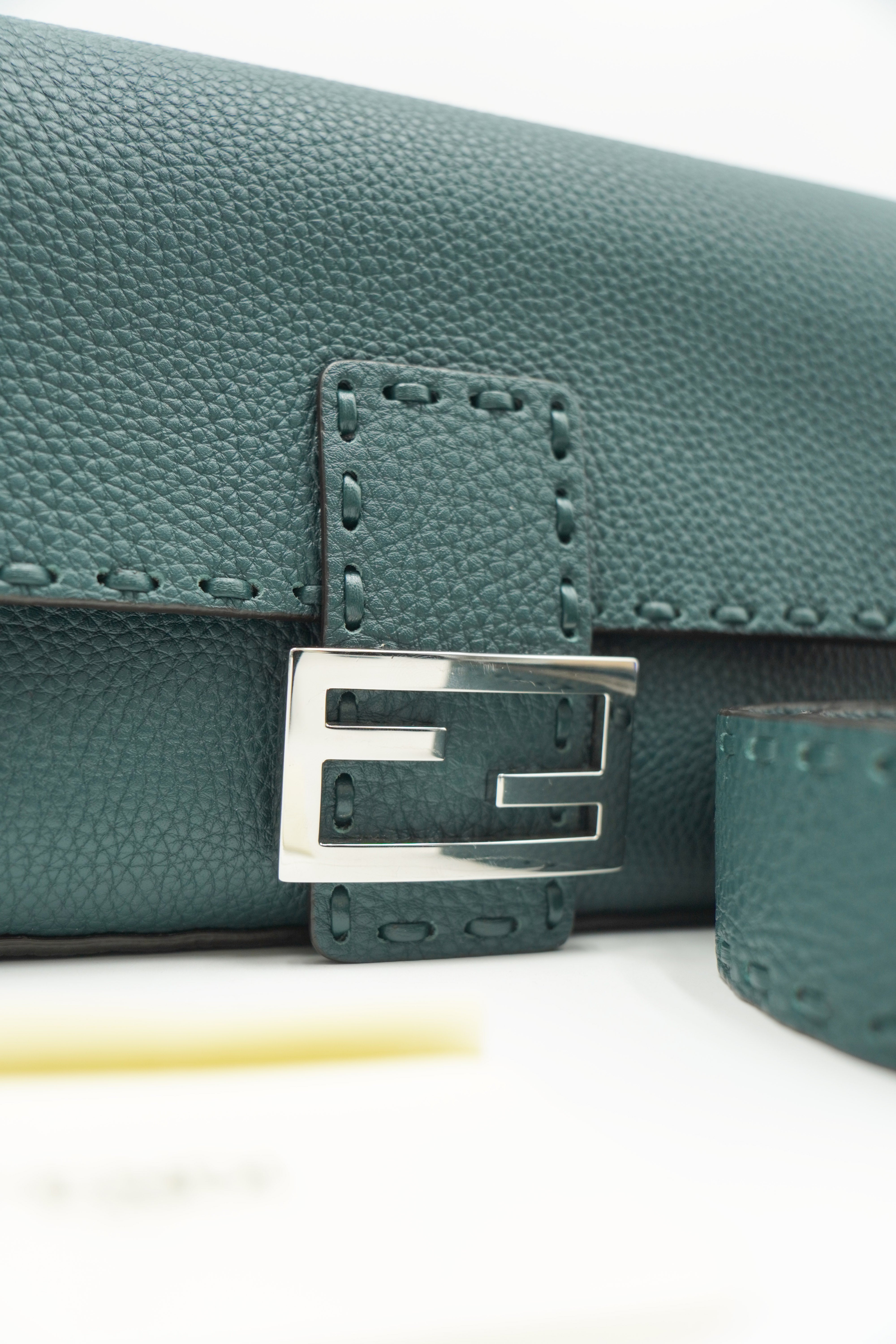 Fendi Borsa Baguette Cuoio romano Selleria Petrolio pre-owned autentica - Aurea Luxury Lab