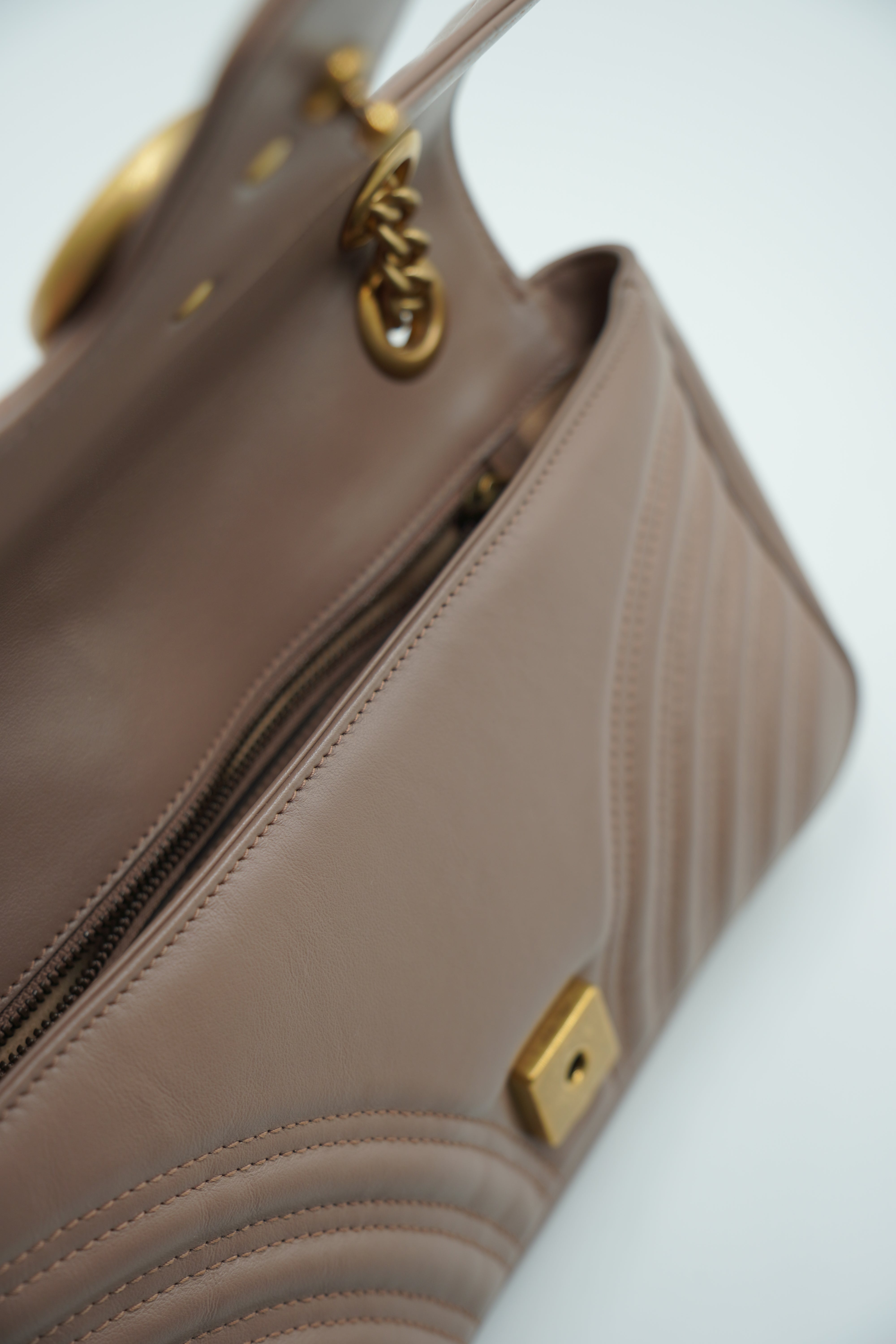 Bolso de hombro pequeño Gucci Marmont GG rosa