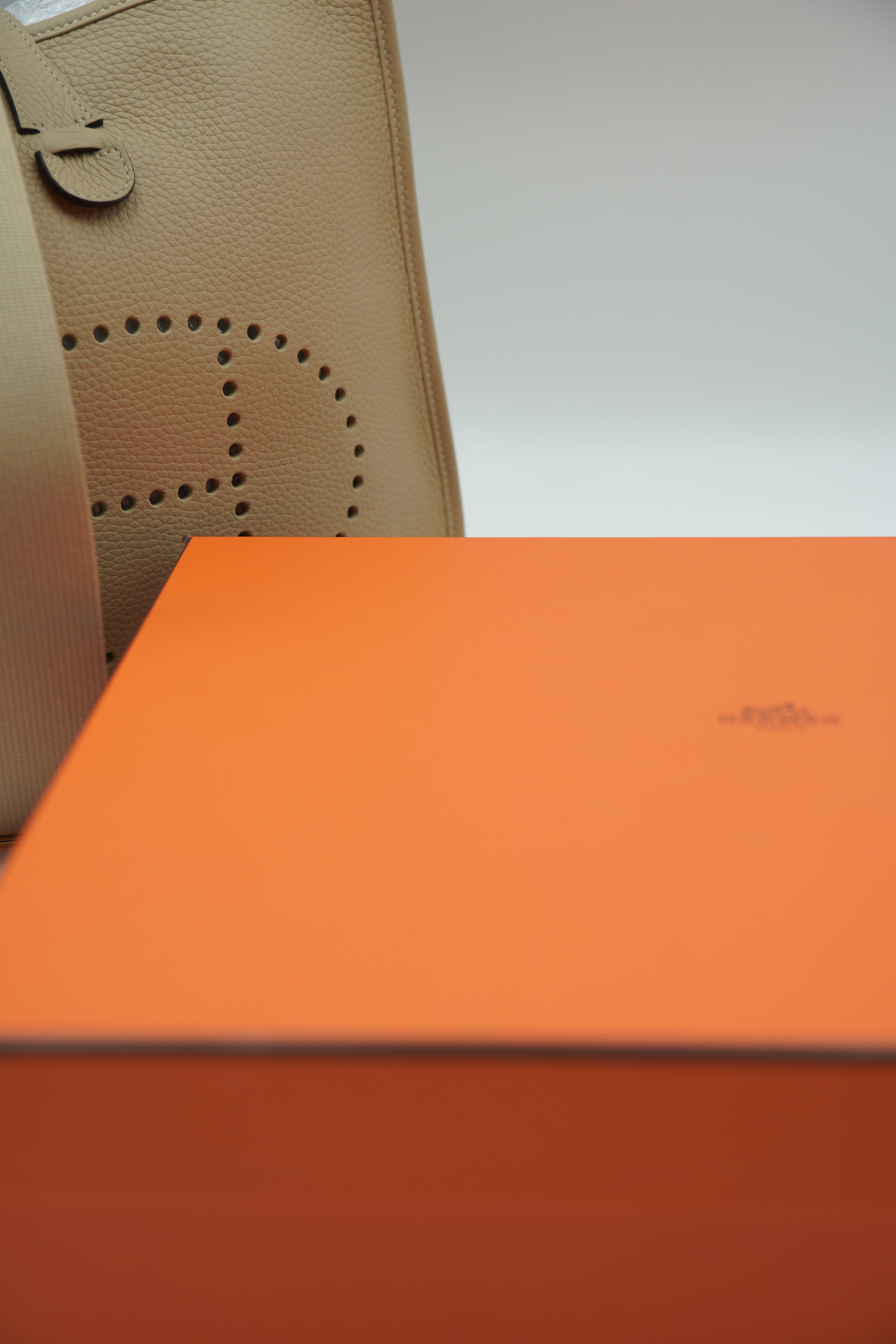 Bolso Hermès Evelyn de 29 cm, piel Clemence color beige