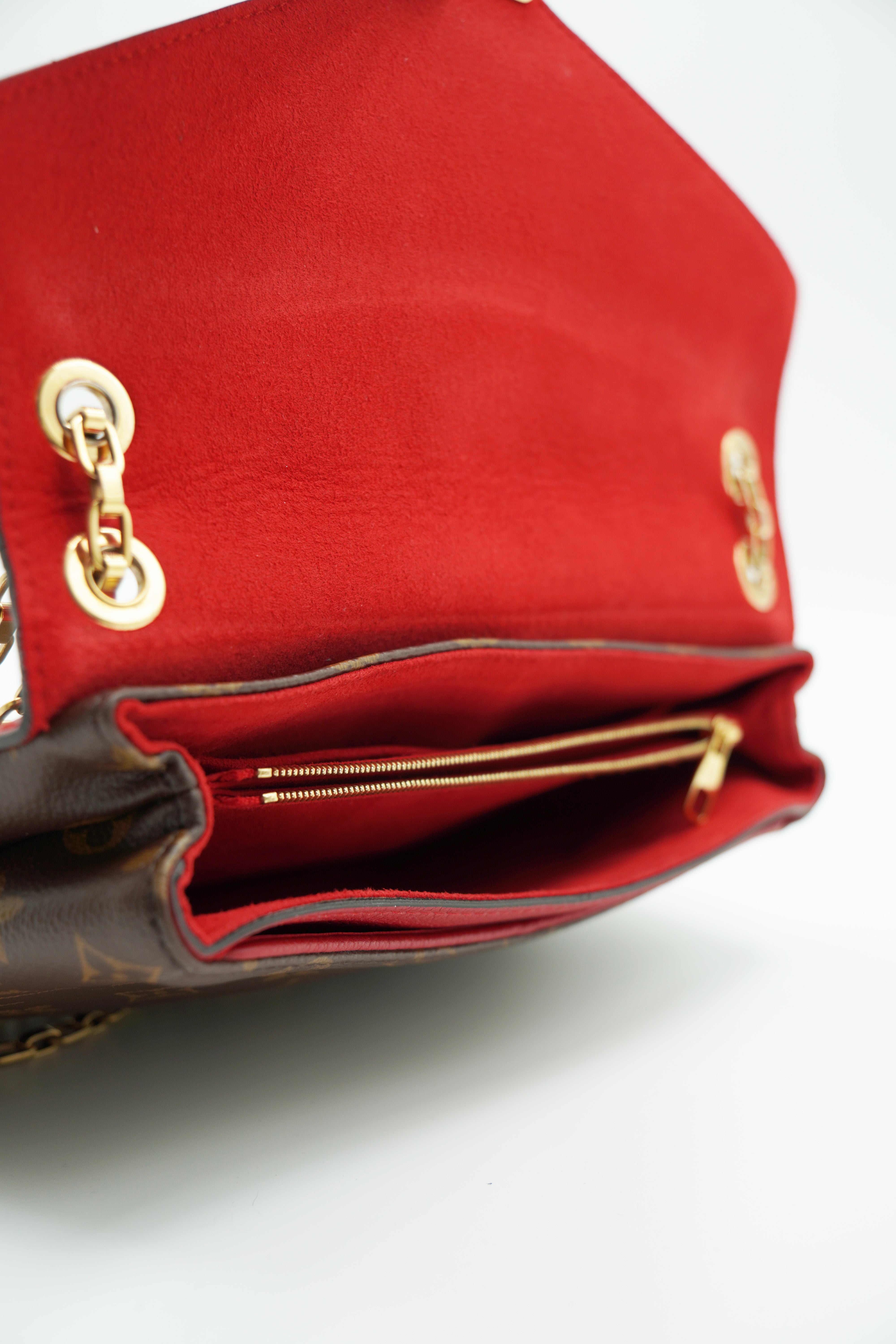 Louis Vuitton Borsa Tracolla Pallas Chain Monogram e Pelle Rossa pre-owned autentica - Aurea Luxury Lab