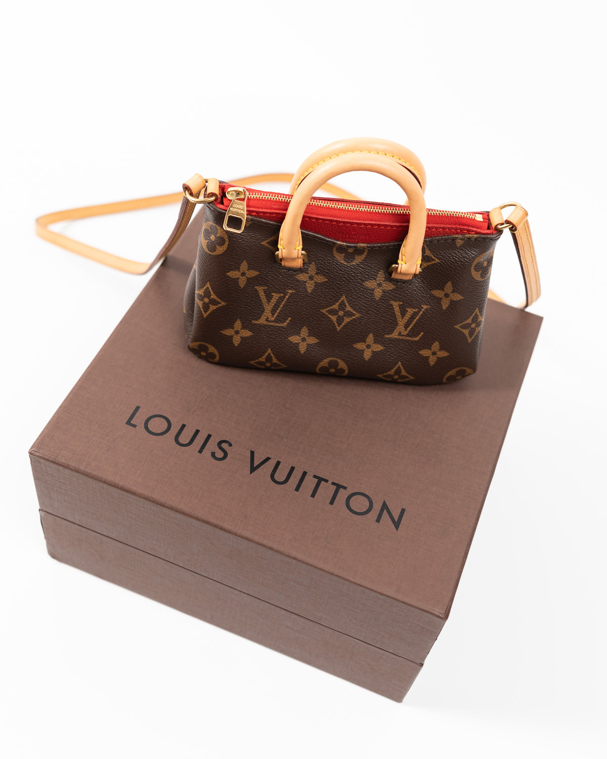 Louis Vuitton Borsa Nano Pallas Tela Monogram e Pelle Rossa pre-owned autentica - Aurea Luxury Lab