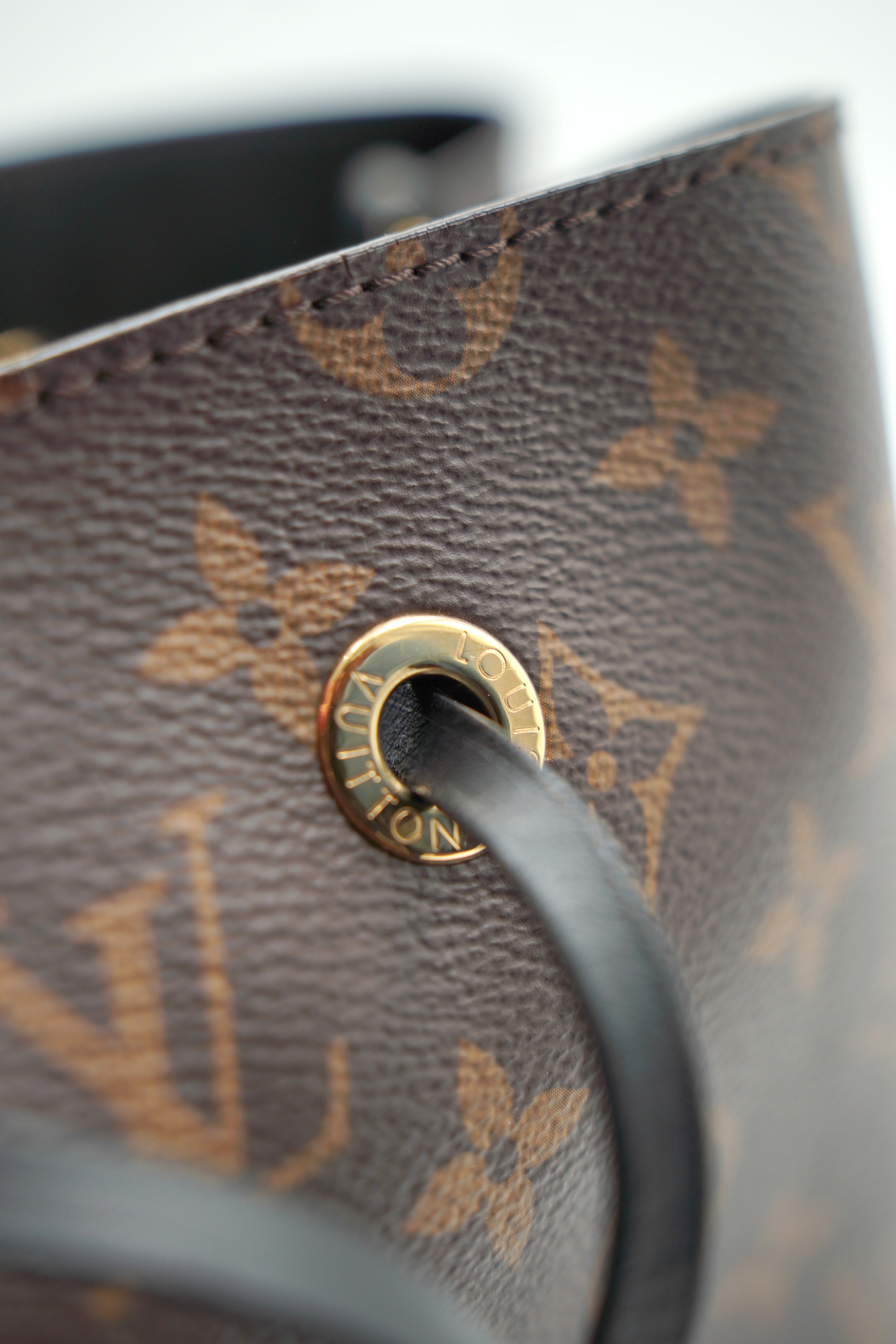 Louis Vuitton Borsa Neo Noè Monogram e Pelle Nero - Usata Autentica