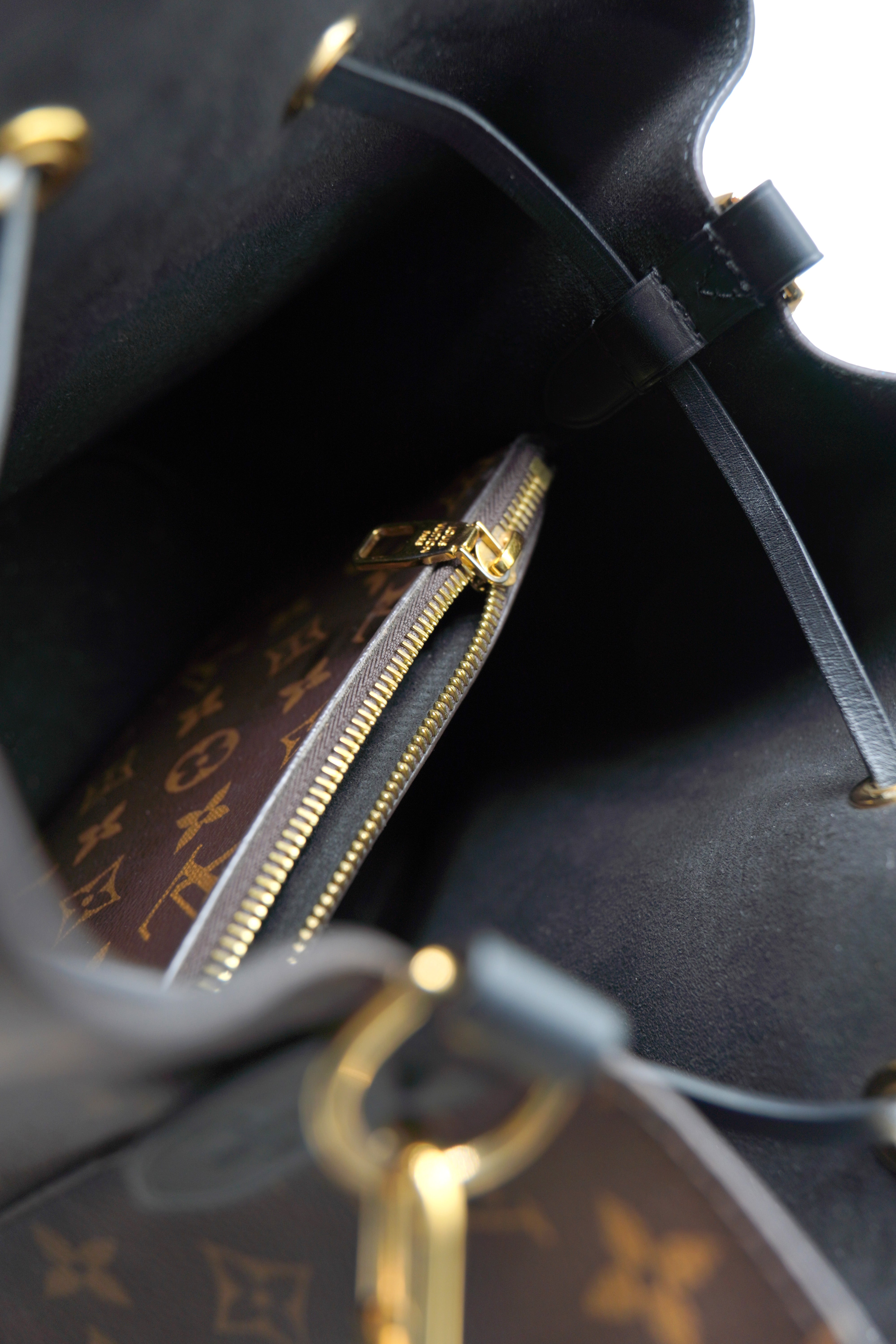 Louis Vuitton Borsa Neo Noè Monogram e Pelle Nero - Usata Autentica