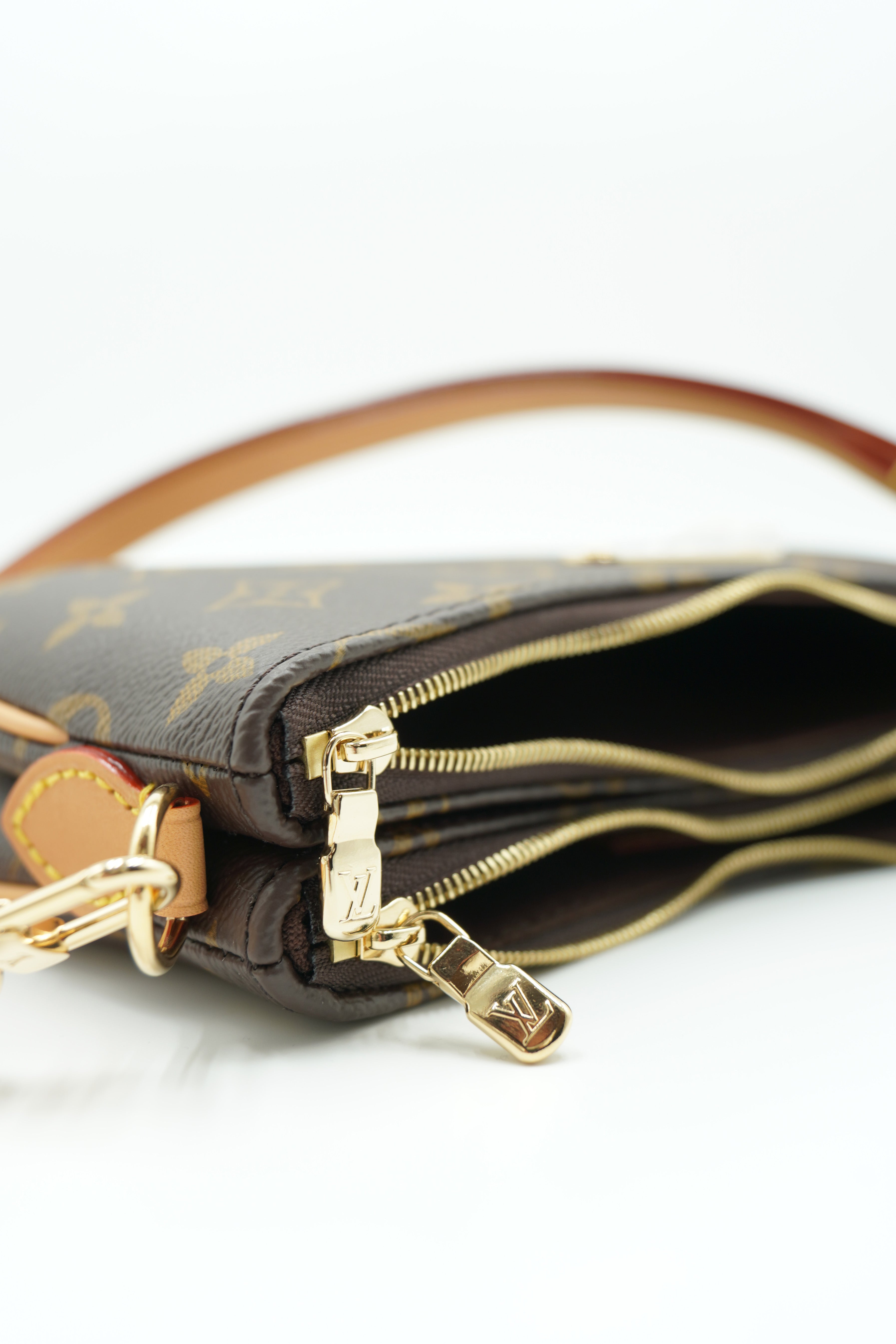 Louis Vuitton Pochette Liv Monograma