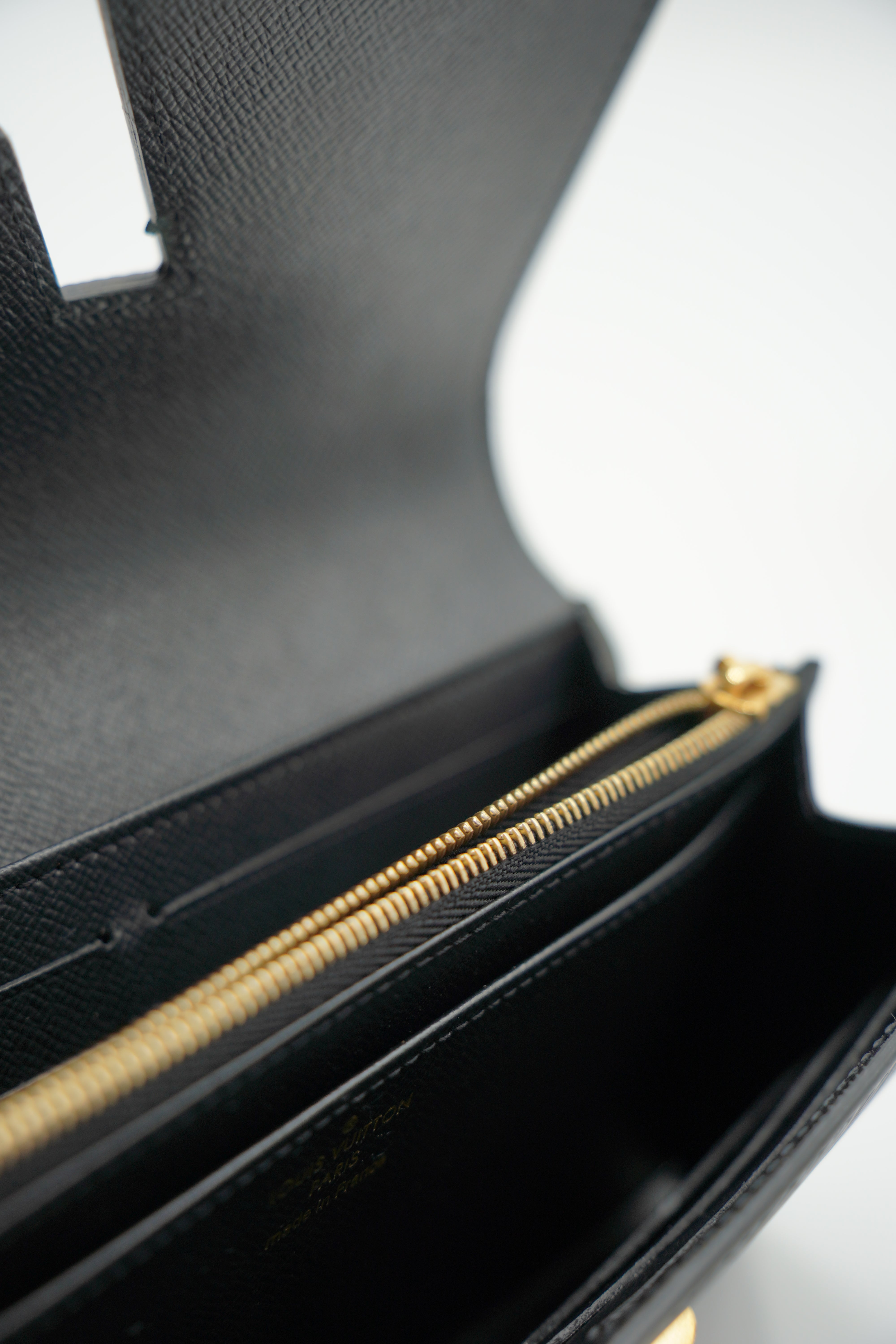 Cartera con monograma Louis Vuitton Emilie