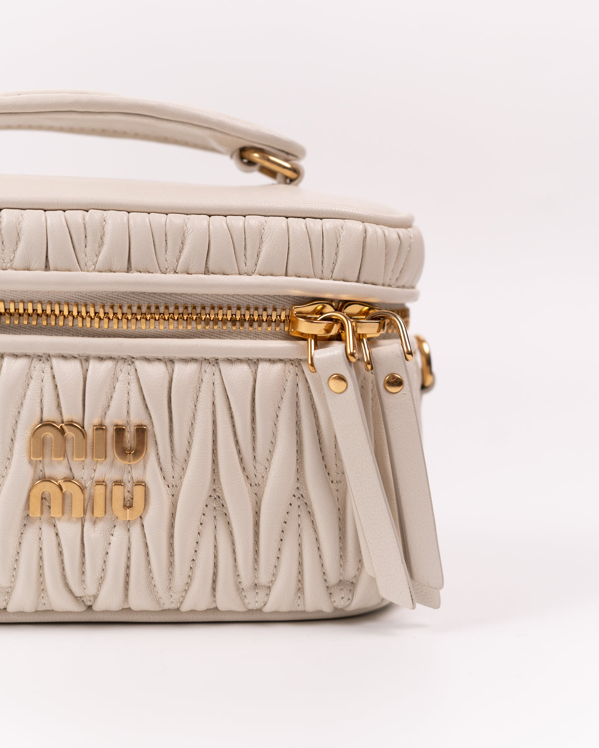 Miu Miu Borsa Vanity Pelle Nappa Matelassé Bianca second hand certificata - Aurea Luxury Lab